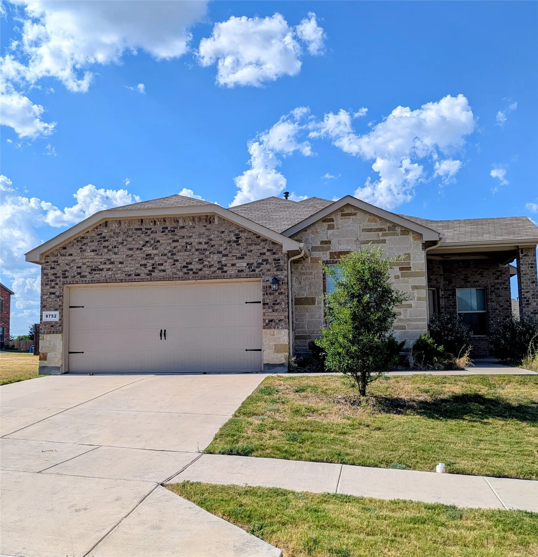 Single Family Residence For Sale in Tarrant County , 9752 New Bern Drive, Fort Worth, Texas 76108, 4 Bedroom, 2 Bathroom, 2 Garage spaces, 1,795 Sqft, built in 2022, mls#21324516, Real Estate Agent in Fort Worth, Homes For Sale in Tarrant county, Homes For Sale in Fort Worth, Realtor in Fort Worth Texas, Real Estate Brokerage Independent Realty Texas, Luminita Cordes Realtor