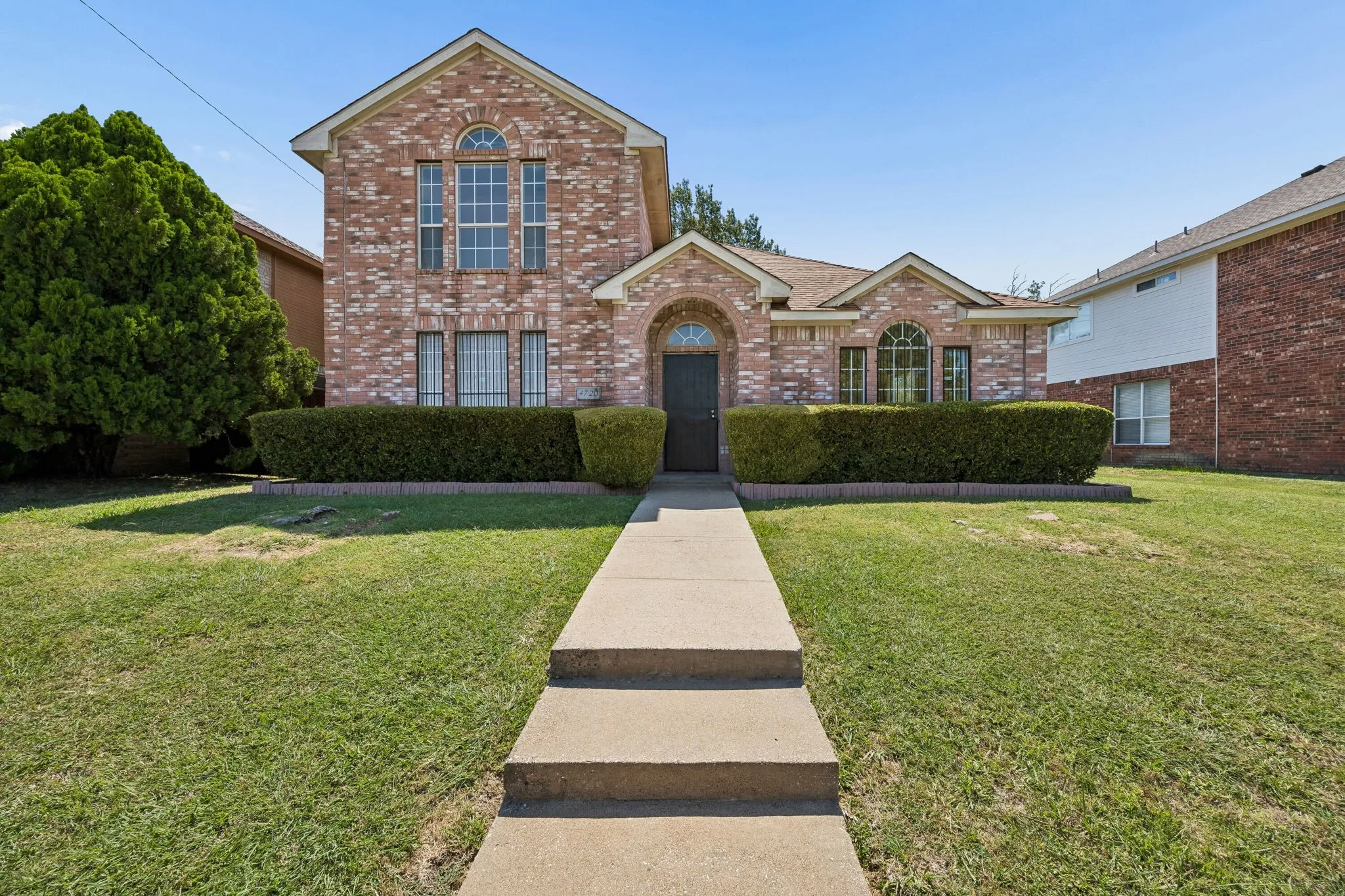 Single Family Residence For Sale in Dallas County , 4720 Urban Avenue, Dallas, Texas 75227, 3 Bedroom, 3 Bathroom, 2 Garage spaces, 1,870 Sqft, built in 1999, mls#21323388, Real Estate Agent in Dallas, Homes For Sale in Dallas county, Homes For Sale in Dallas, Realtor in Dallas Texas, Real Estate Brokerage Independent Realty Texas, Luminita Cordes Realtor