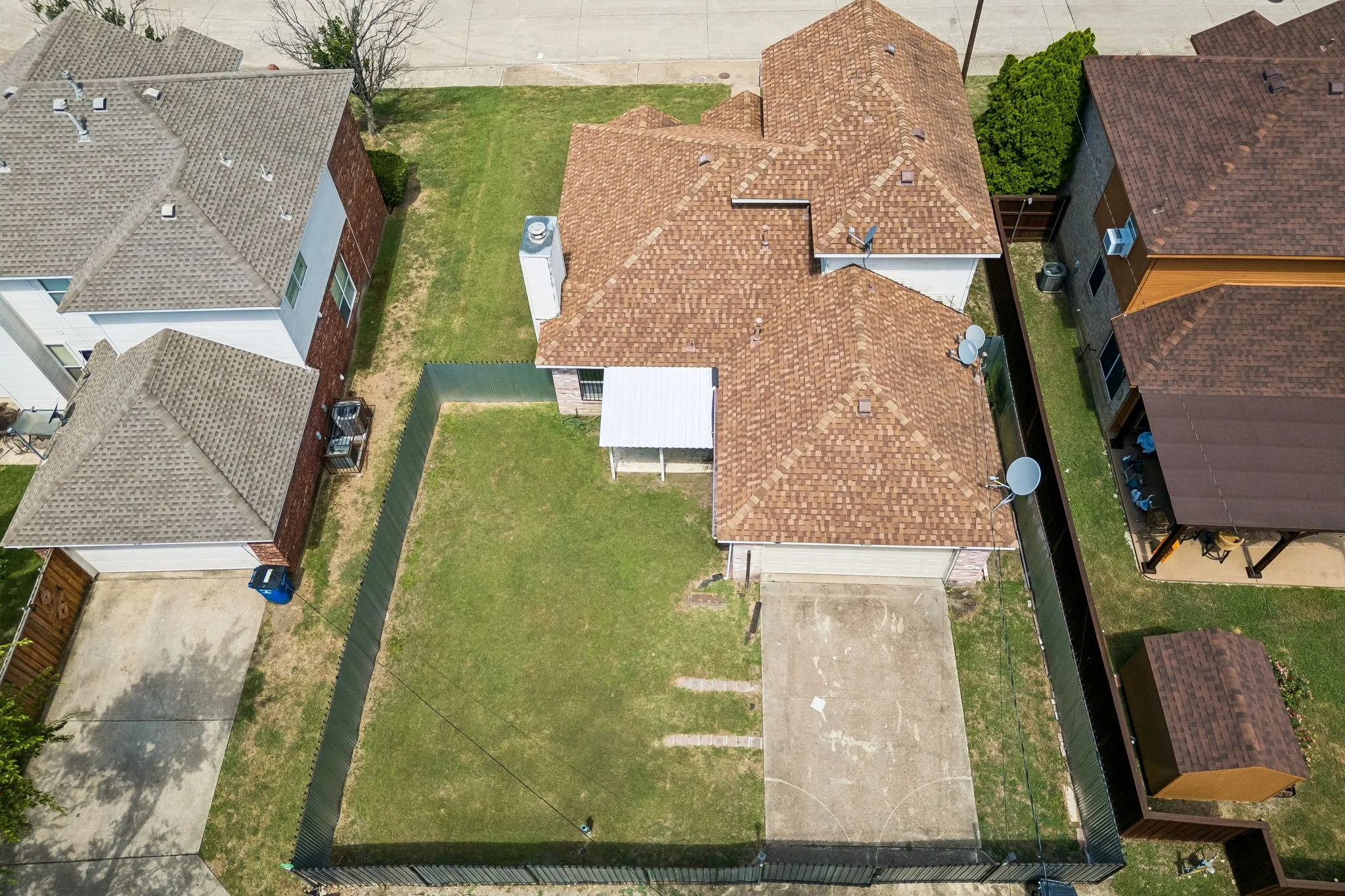 Single Family Residence For Sale in Dallas County , 4720 Urban Avenue, Dallas, Texas 75227, 3 Bedroom, 3 Bathroom, 2 Garage spaces, 1,870 Sqft, built in 1999, mls#21323388, Real Estate Agent in Dallas, Homes For Sale in Dallas county, Homes For Sale in Dallas, Realtor in Dallas Texas, Real Estate Brokerage Independent Realty Texas, Luminita Cordes Realtor