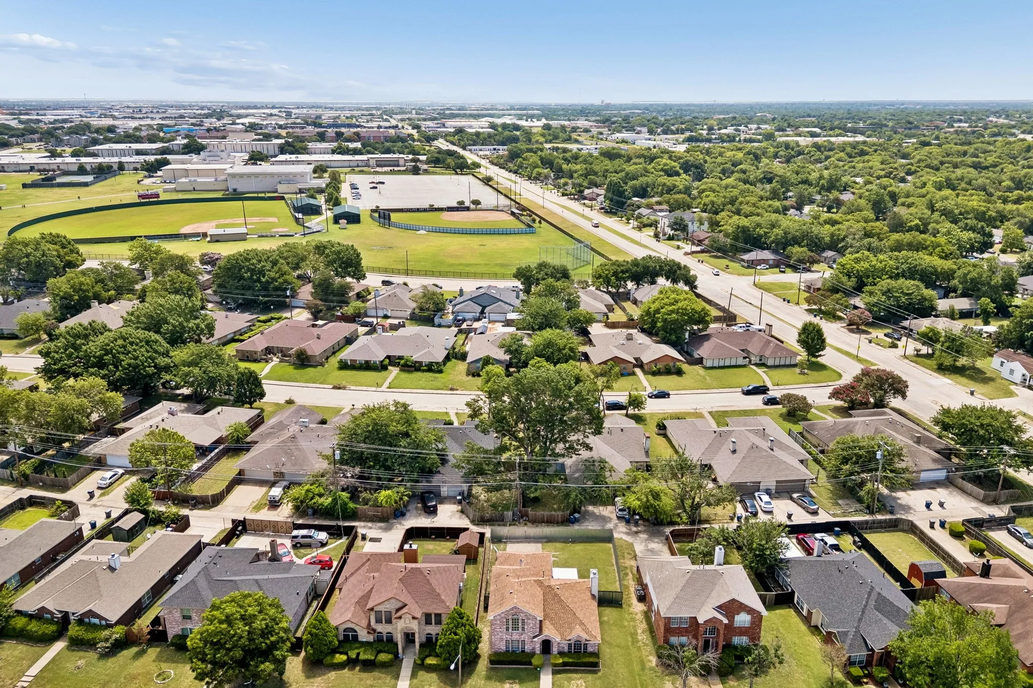 Single Family Residence For Sale in Dallas County , 4720 Urban Avenue, Dallas, Texas 75227, 3 Bedroom, 3 Bathroom, 2 Garage spaces, 1,870 Sqft, built in 1999, mls#21323388, Real Estate Agent in Dallas, Homes For Sale in Dallas county, Homes For Sale in Dallas, Realtor in Dallas Texas, Real Estate Brokerage Independent Realty Texas, Luminita Cordes Realtor