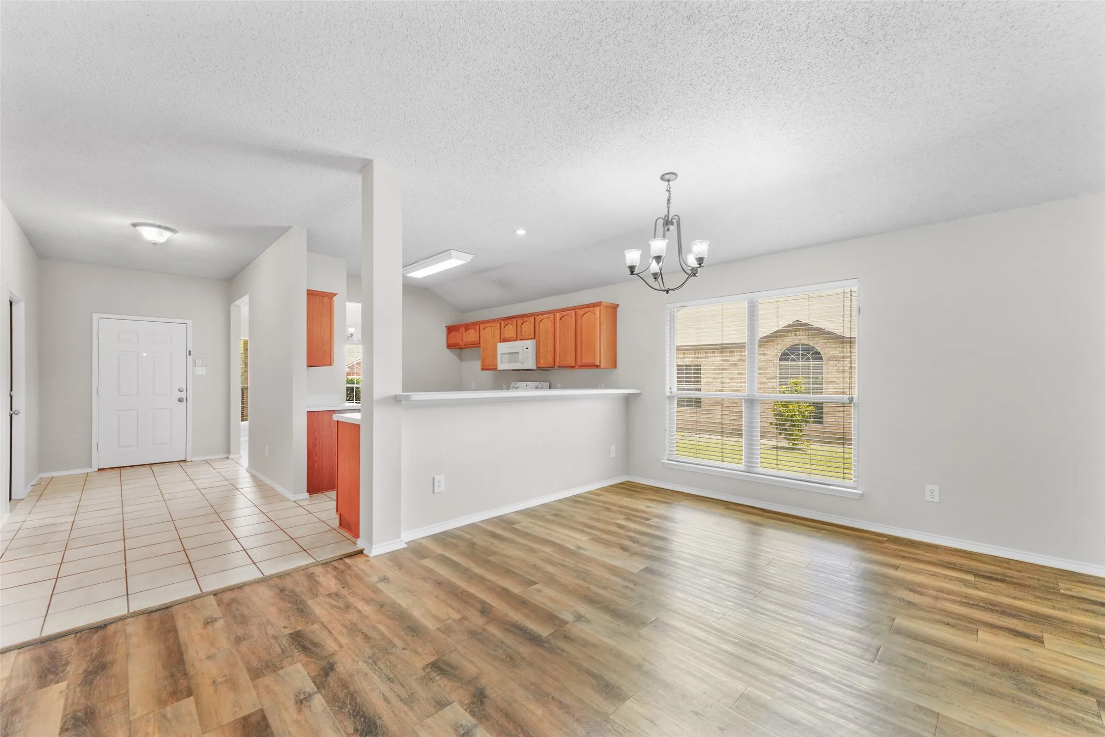 Single Family Residence For Rent in Kaufman County , 1422 Fairfield Drive, Forney, Texas 75126, 3 Bedroom, 2 Bathroom, 2 Garage spaces, 1,698 Sqft, built in 2004, mls#21323930, Real Estate Agent in Forney, Homes For Rent in Kaufman county, Homes For Rent in Forney, Realtor in Forney Texas, Real Estate Brokerage Independent Realty Texas, Luminita Cordes Realtor