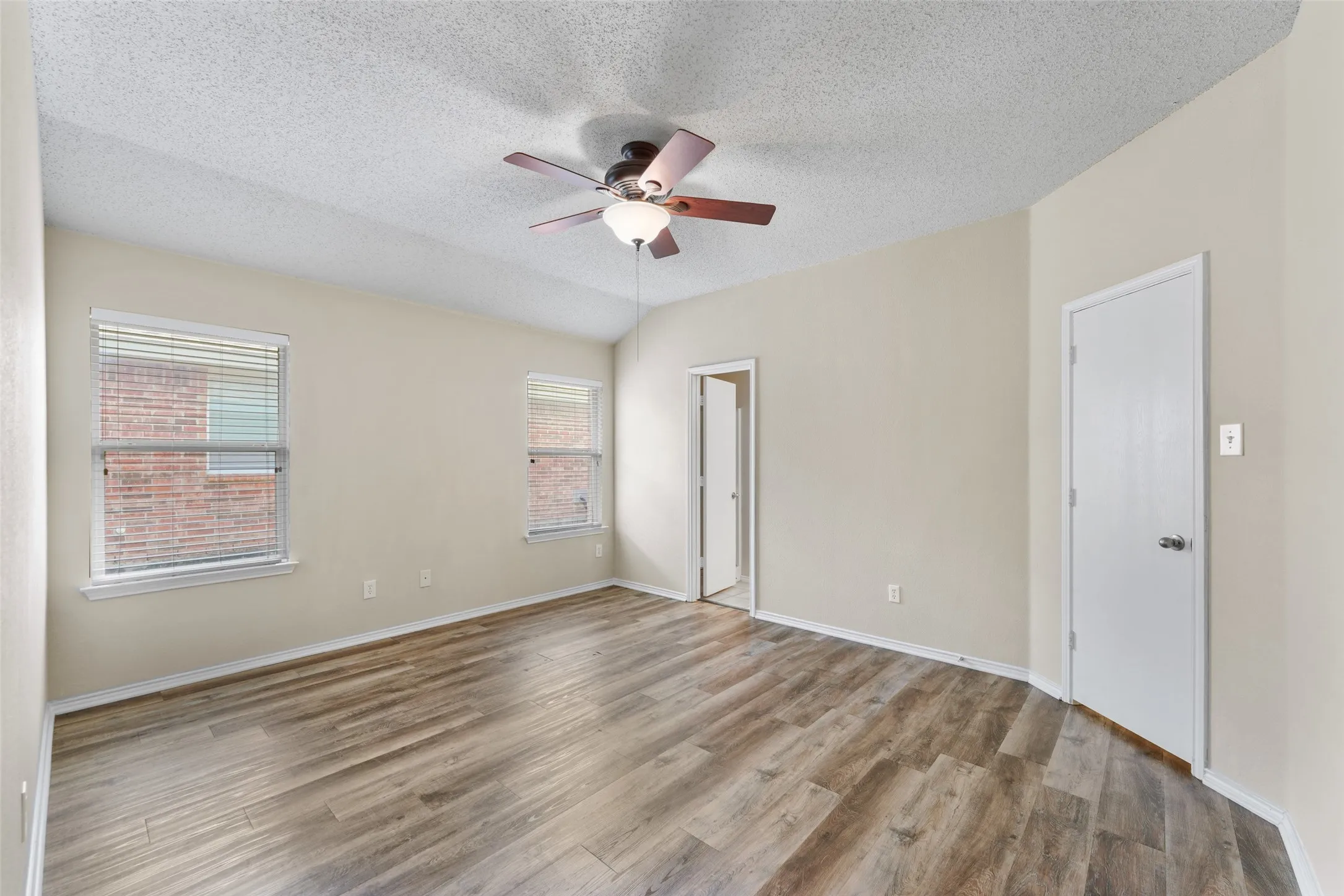 Single Family Residence For Rent in Kaufman County , 1422 Fairfield Drive, Forney, Texas 75126, 3 Bedroom, 2 Bathroom, 2 Garage spaces, 1,698 Sqft, built in 2004, mls#21323930, Real Estate Agent in Forney, Homes For Rent in Kaufman county, Homes For Rent in Forney, Realtor in Forney Texas, Real Estate Brokerage Independent Realty Texas, Luminita Cordes Realtor
