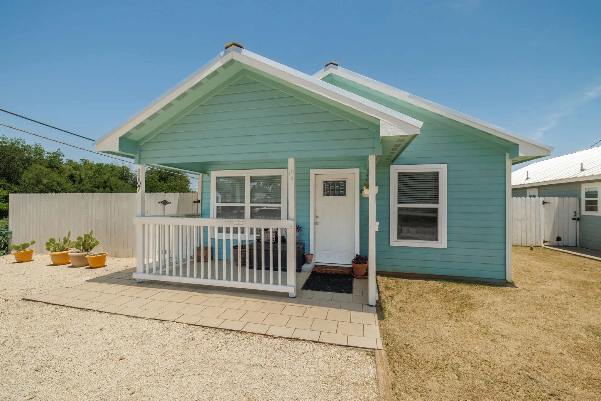2 Bedroom unit. 1107 Vine St.