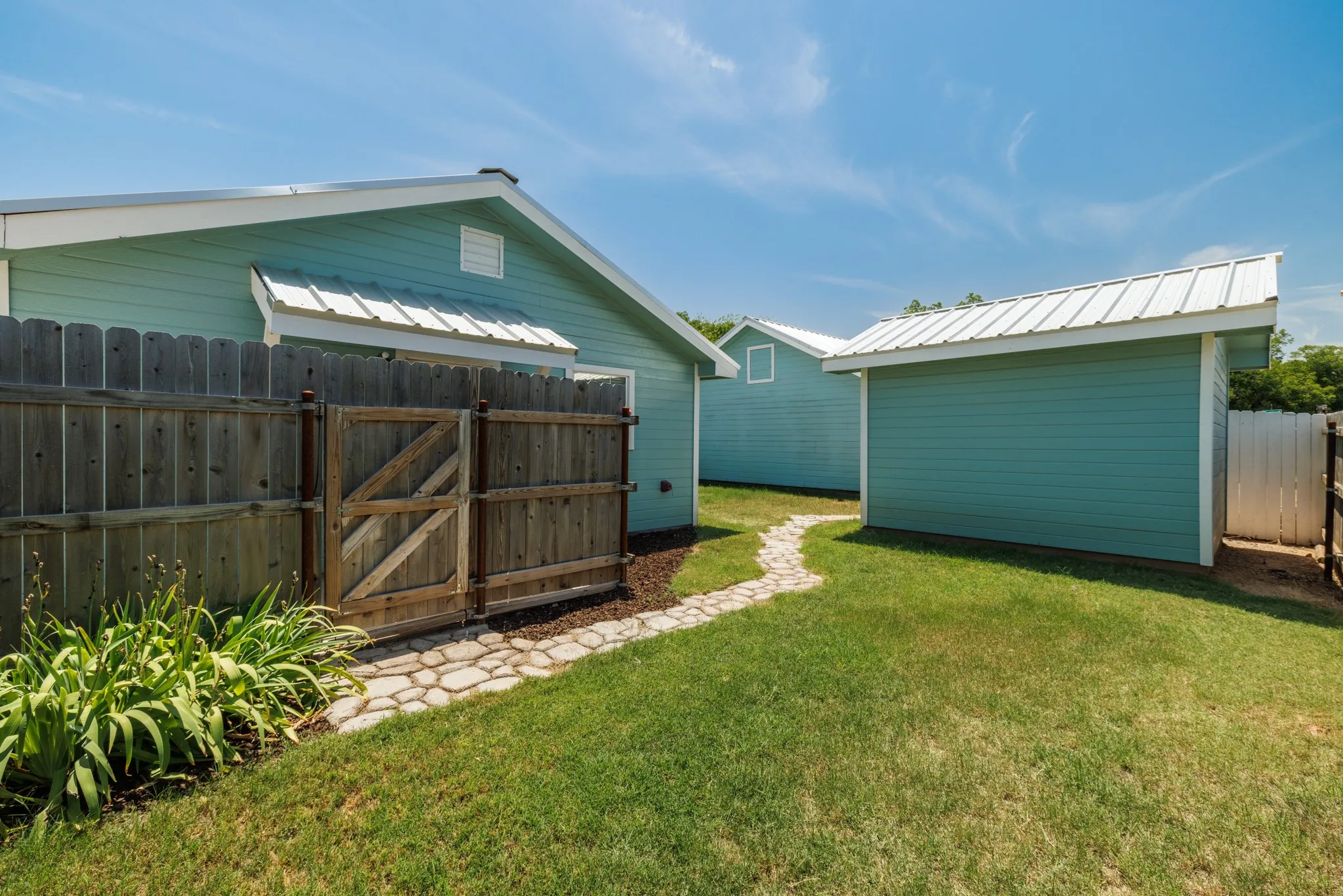For Sale in Taylor County , 1107 Vine Street, Abilene, Texas 79602, 5 Bedroom, 5 Bathroom, Garage spaces, 0 Sqft, built in 2021, mls#21305189, Real Estate Agent in Abilene, Homes For Sale in Taylor county, Homes For Sale in Abilene, Realtor in Abilene Texas, Real Estate Brokerage Independent Realty Texas, Luminita Cordes Realtor