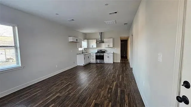 Single Family Residence For Rent in Fannin County , 706 N Main Street, Ector, Texas 75439, 3 Bedrooms, 2 Bathrooms, Garage spaces, 1,033 Sqft, built in 1920, Price $1,650, mls#21312398, Real Estate Agent in Ector, Homes For Rent in Fannin county, Homes For Rent in Ector, Realtor in Ector Texas, Real Estate Brokerage Independent Realty Texas, Luminita Cordes Realtor