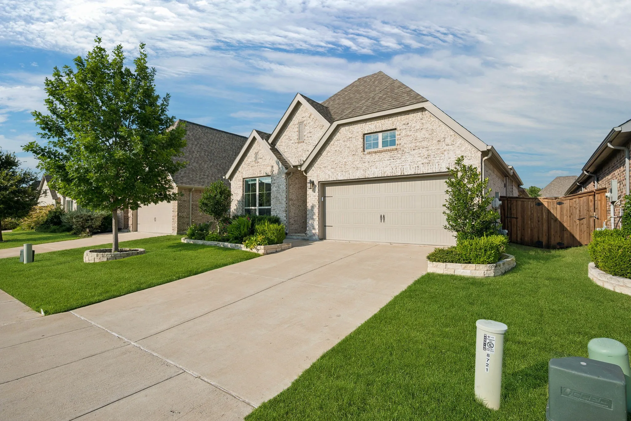Single Family Residence For Sale in Collin County , 8721 Navidad Falls Drive, Mc Kinney, Texas 75071, 3 Bedrooms, 2 Bathrooms, 2 Garage spaces, 2,071 Sqft, built in 2020, Price $469,000, mls#21322339, Real Estate Agent in Mc Kinney, Homes For Sale in Collin county, Homes For Sale in Mc Kinney, Realtor in Mc Kinney Texas, Real Estate Brokerage Independent Realty Texas, Luminita Cordes Realtor