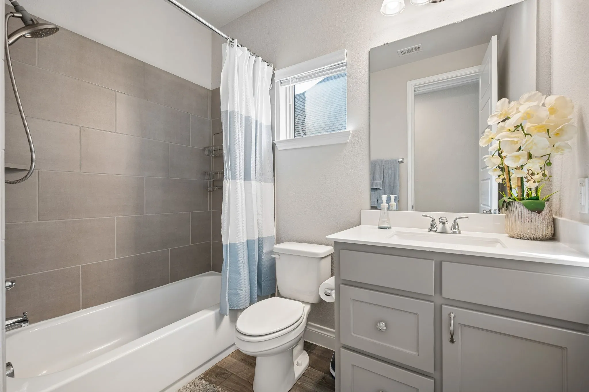 Single Family Residence For Sale in Collin County , 8721 Navidad Falls Drive, Mc Kinney, Texas 75071, 3 Bedrooms, 2 Bathrooms, 2 Garage spaces, 2,071 Sqft, built in 2020, Price $469,000, mls#21322339, Real Estate Agent in Mc Kinney, Homes For Sale in Collin county, Homes For Sale in Mc Kinney, Realtor in Mc Kinney Texas, Real Estate Brokerage Independent Realty Texas, Luminita Cordes Realtor