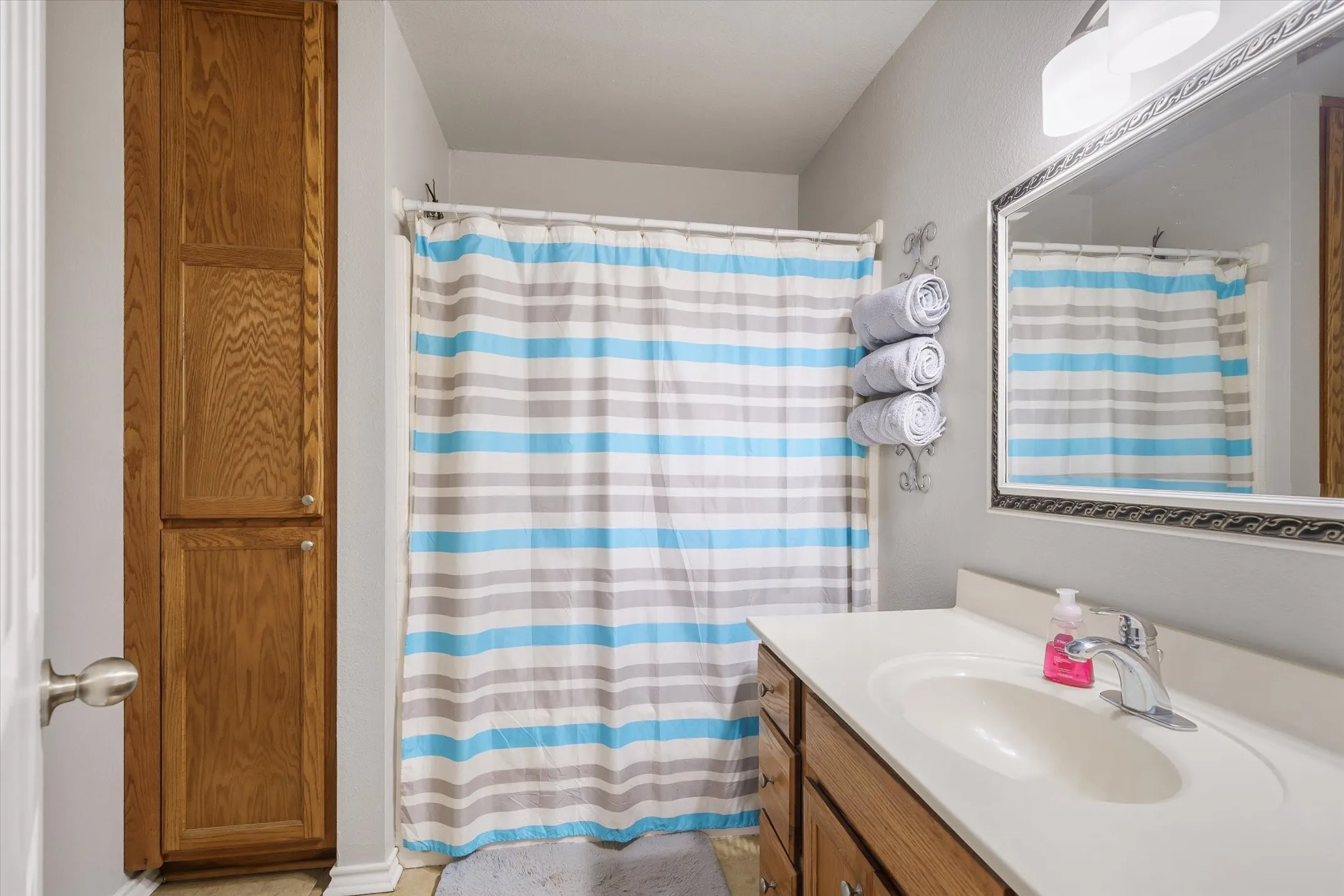 Single Family Residence For Sale in Smith County , 9165 Stonecreek, Tyler, Texas 75703, 3 Bedroom, 2 Bathroom, 2 Garage spaces, 1,376 Sqft, built in 2007, mls#21324729, Real Estate Agent in Tyler, Homes For Sale in Smith county, Homes For Sale in Tyler, Realtor in Tyler Texas, Real Estate Brokerage Independent Realty Texas, Luminita Cordes Realtor