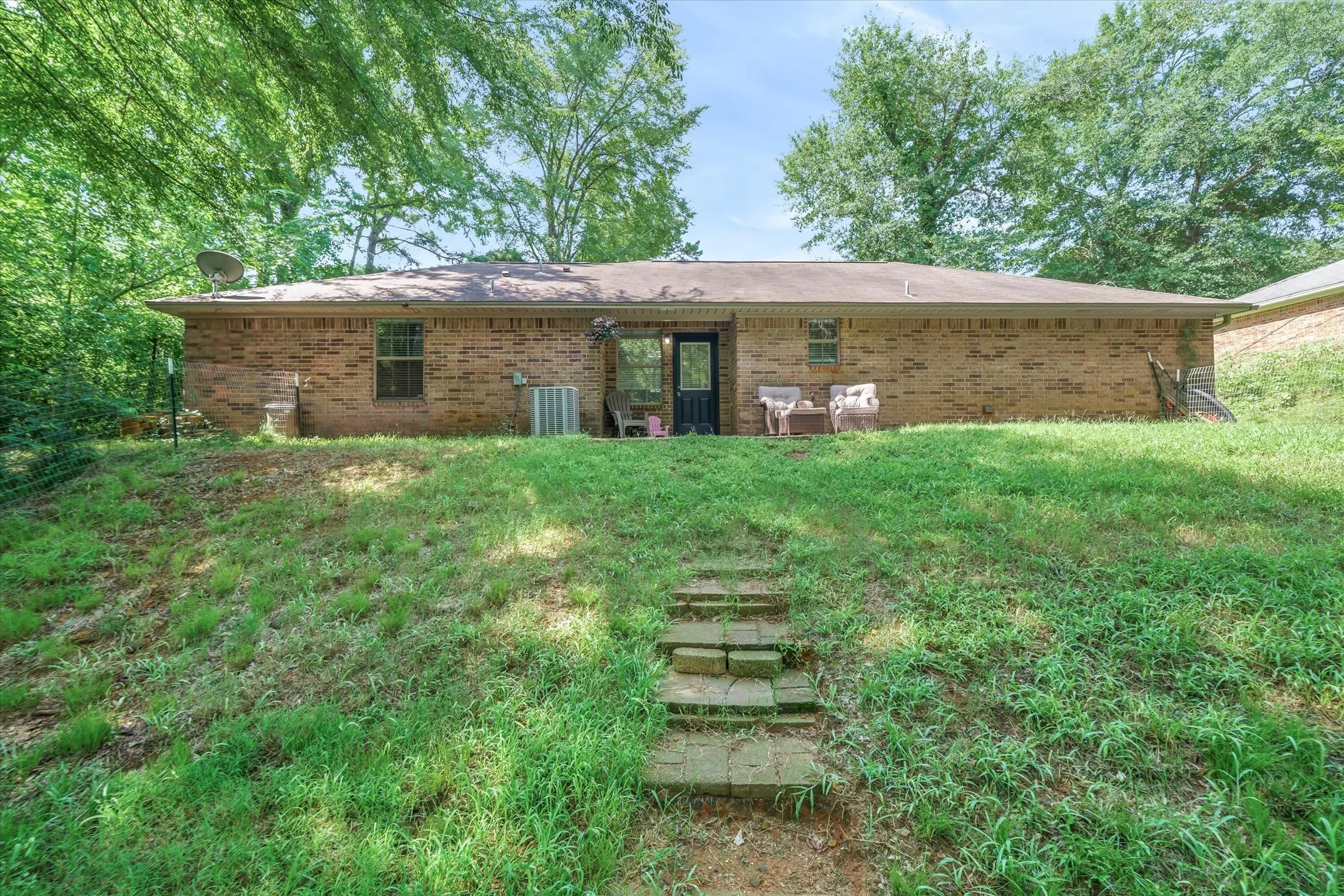 Single Family Residence For Sale in Smith County , 9165 Stonecreek, Tyler, Texas 75703, 3 Bedroom, 2 Bathroom, 2 Garage spaces, 1,376 Sqft, built in 2007, mls#21324729, Real Estate Agent in Tyler, Homes For Sale in Smith county, Homes For Sale in Tyler, Realtor in Tyler Texas, Real Estate Brokerage Independent Realty Texas, Luminita Cordes Realtor