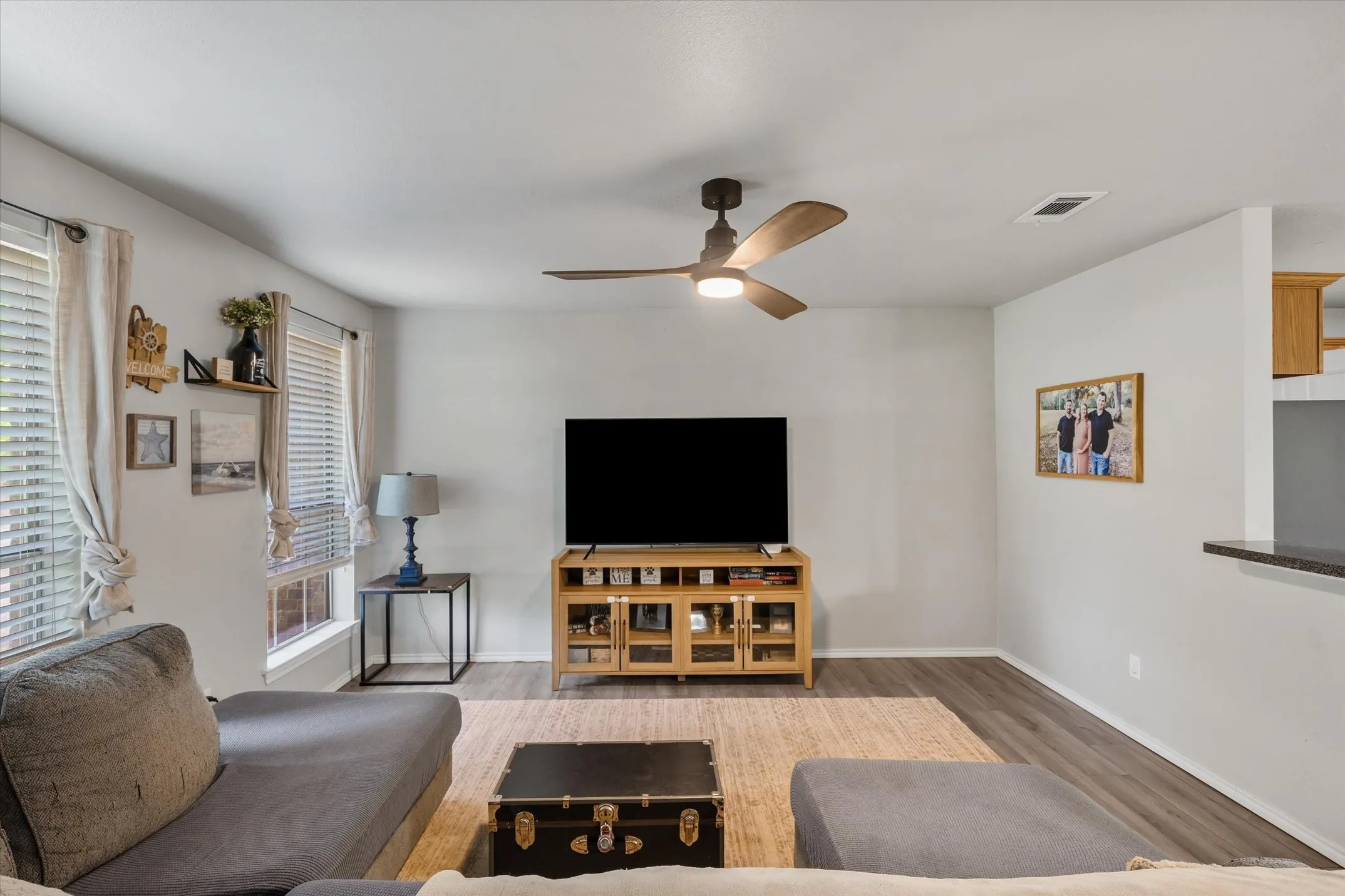 Single Family Residence For Sale in Smith County , 9165 Stonecreek, Tyler, Texas 75703, 3 Bedroom, 2 Bathroom, 2 Garage spaces, 1,376 Sqft, built in 2007, mls#21324729, Real Estate Agent in Tyler, Homes For Sale in Smith county, Homes For Sale in Tyler, Realtor in Tyler Texas, Real Estate Brokerage Independent Realty Texas, Luminita Cordes Realtor