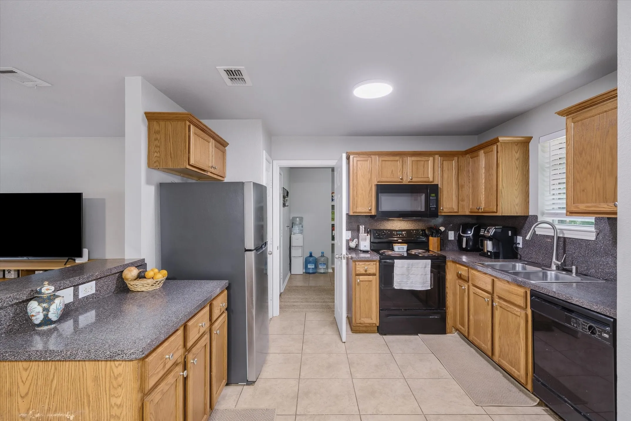 Single Family Residence For Sale in Smith County , 9165 Stonecreek, Tyler, Texas 75703, 3 Bedroom, 2 Bathroom, 2 Garage spaces, 1,376 Sqft, built in 2007, mls#21324729, Real Estate Agent in Tyler, Homes For Sale in Smith county, Homes For Sale in Tyler, Realtor in Tyler Texas, Real Estate Brokerage Independent Realty Texas, Luminita Cordes Realtor