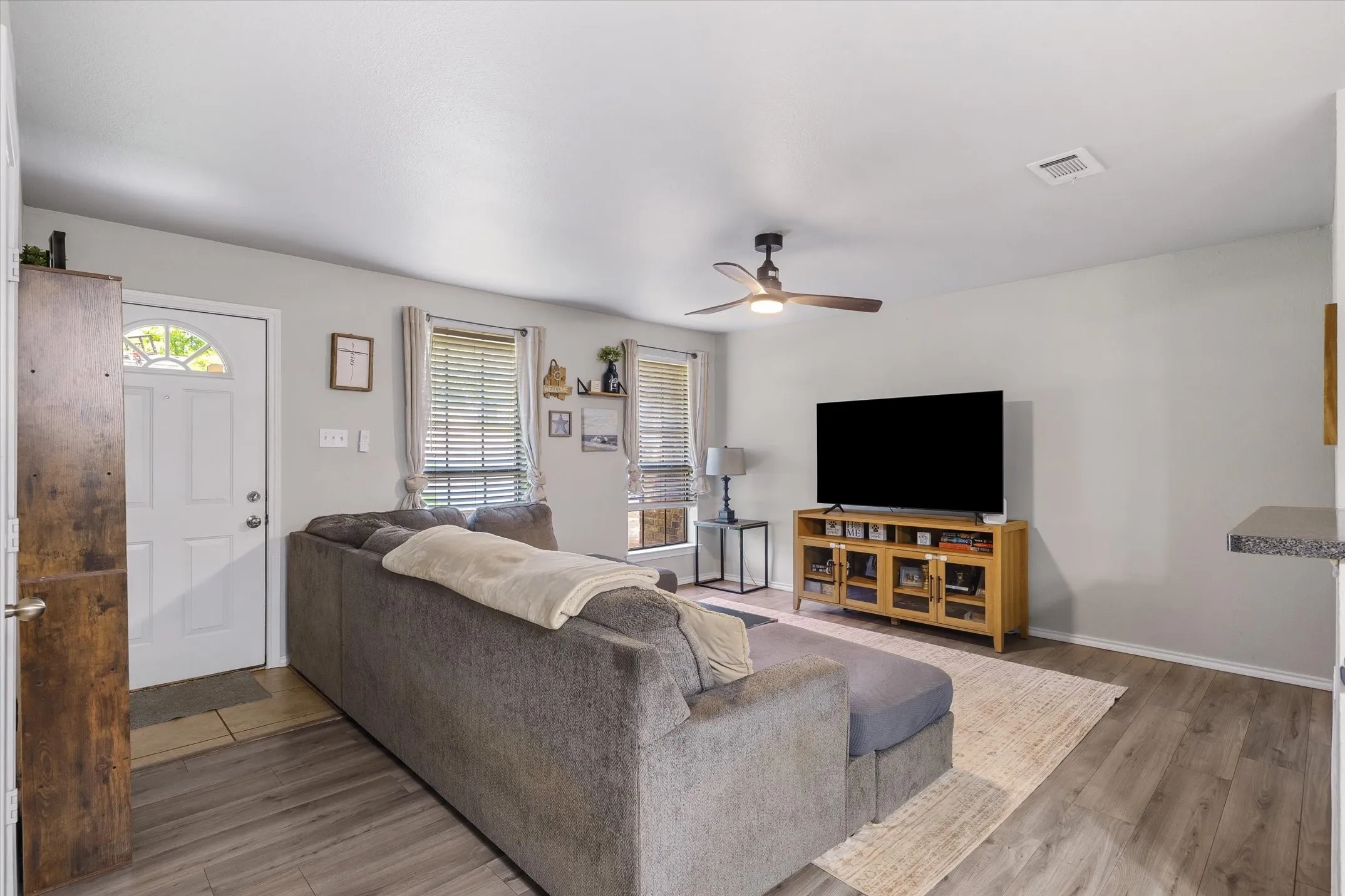 Single Family Residence For Sale in Smith County , 9165 Stonecreek, Tyler, Texas 75703, 3 Bedroom, 2 Bathroom, 2 Garage spaces, 1,376 Sqft, built in 2007, mls#21324729, Real Estate Agent in Tyler, Homes For Sale in Smith county, Homes For Sale in Tyler, Realtor in Tyler Texas, Real Estate Brokerage Independent Realty Texas, Luminita Cordes Realtor