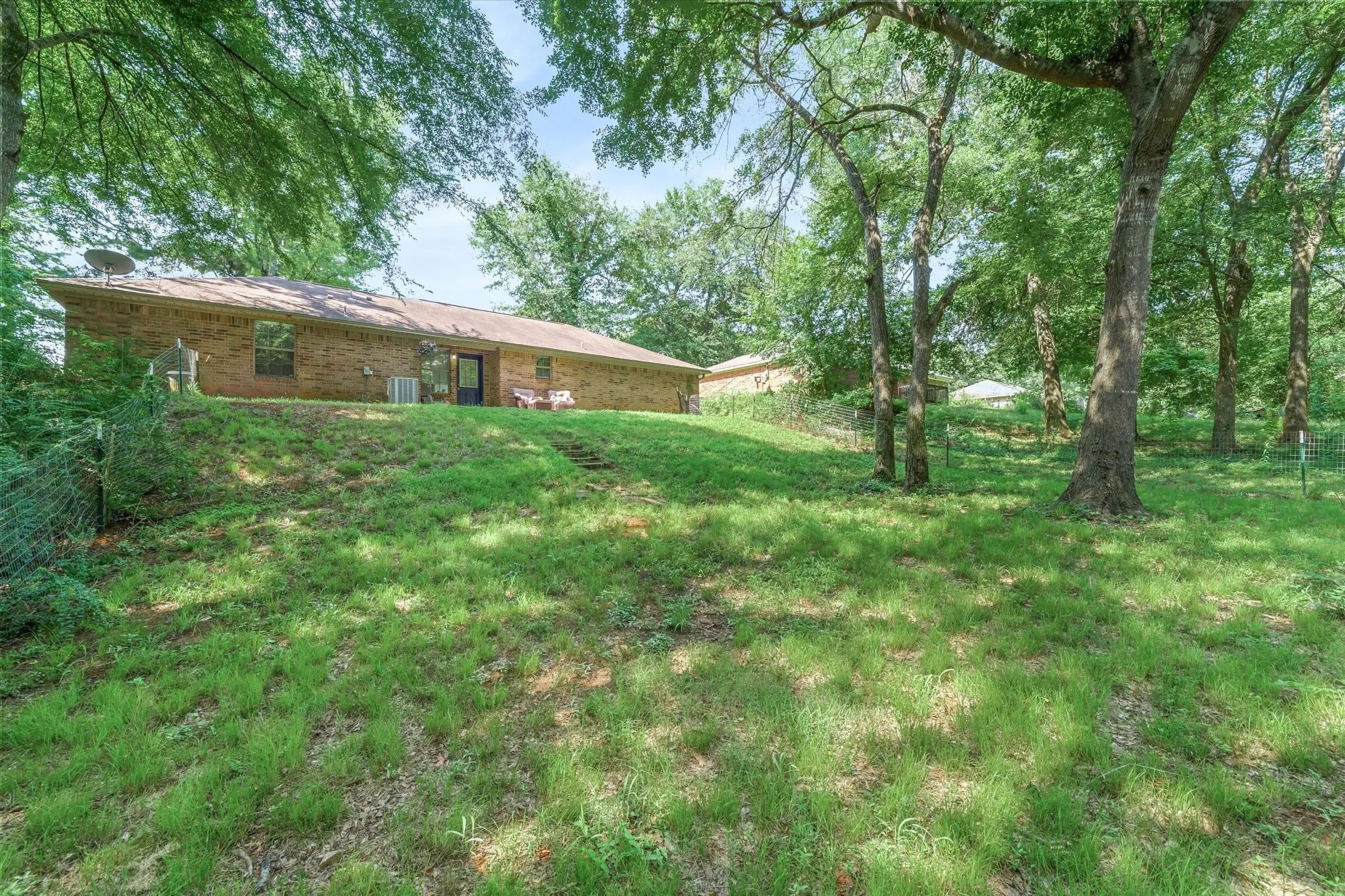 Single Family Residence For Sale in Smith County , 9165 Stonecreek, Tyler, Texas 75703, 3 Bedroom, 2 Bathroom, 2 Garage spaces, 1,376 Sqft, built in 2007, mls#21324729, Real Estate Agent in Tyler, Homes For Sale in Smith county, Homes For Sale in Tyler, Realtor in Tyler Texas, Real Estate Brokerage Independent Realty Texas, Luminita Cordes Realtor