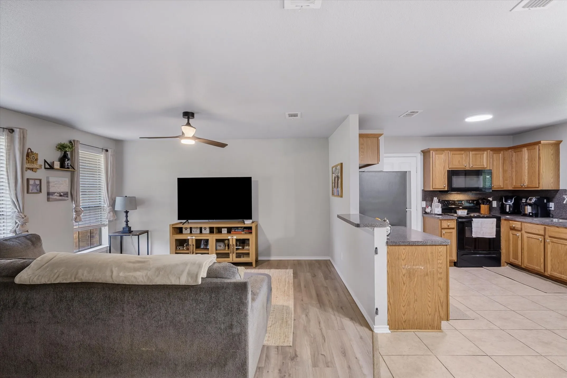 Single Family Residence For Sale in Smith County , 9165 Stonecreek, Tyler, Texas 75703, 3 Bedroom, 2 Bathroom, 2 Garage spaces, 1,376 Sqft, built in 2007, mls#21324729, Real Estate Agent in Tyler, Homes For Sale in Smith county, Homes For Sale in Tyler, Realtor in Tyler Texas, Real Estate Brokerage Independent Realty Texas, Luminita Cordes Realtor