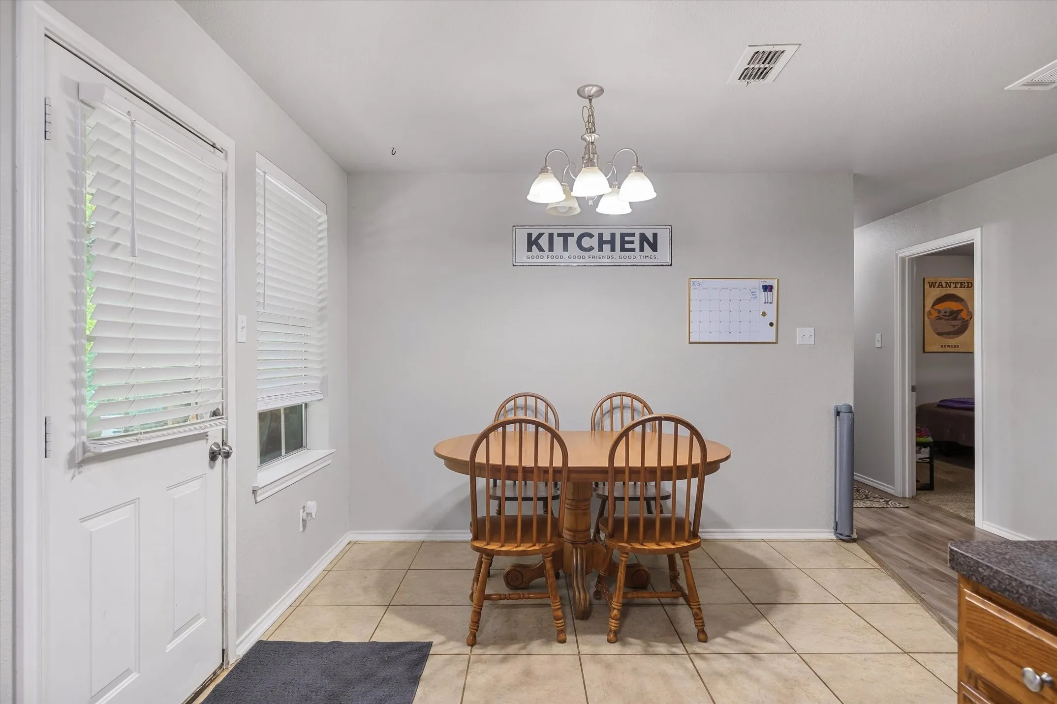 Single Family Residence For Sale in Smith County , 9165 Stonecreek, Tyler, Texas 75703, 3 Bedroom, 2 Bathroom, 2 Garage spaces, 1,376 Sqft, built in 2007, mls#21324729, Real Estate Agent in Tyler, Homes For Sale in Smith county, Homes For Sale in Tyler, Realtor in Tyler Texas, Real Estate Brokerage Independent Realty Texas, Luminita Cordes Realtor