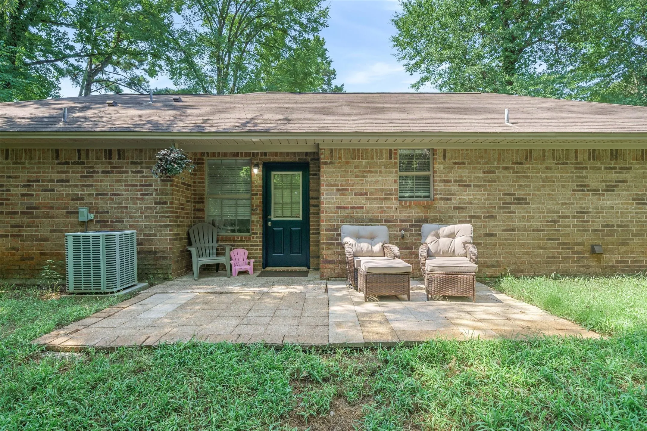 Single Family Residence For Sale in Smith County , 9165 Stonecreek, Tyler, Texas 75703, 3 Bedroom, 2 Bathroom, 2 Garage spaces, 1,376 Sqft, built in 2007, mls#21324729, Real Estate Agent in Tyler, Homes For Sale in Smith county, Homes For Sale in Tyler, Realtor in Tyler Texas, Real Estate Brokerage Independent Realty Texas, Luminita Cordes Realtor