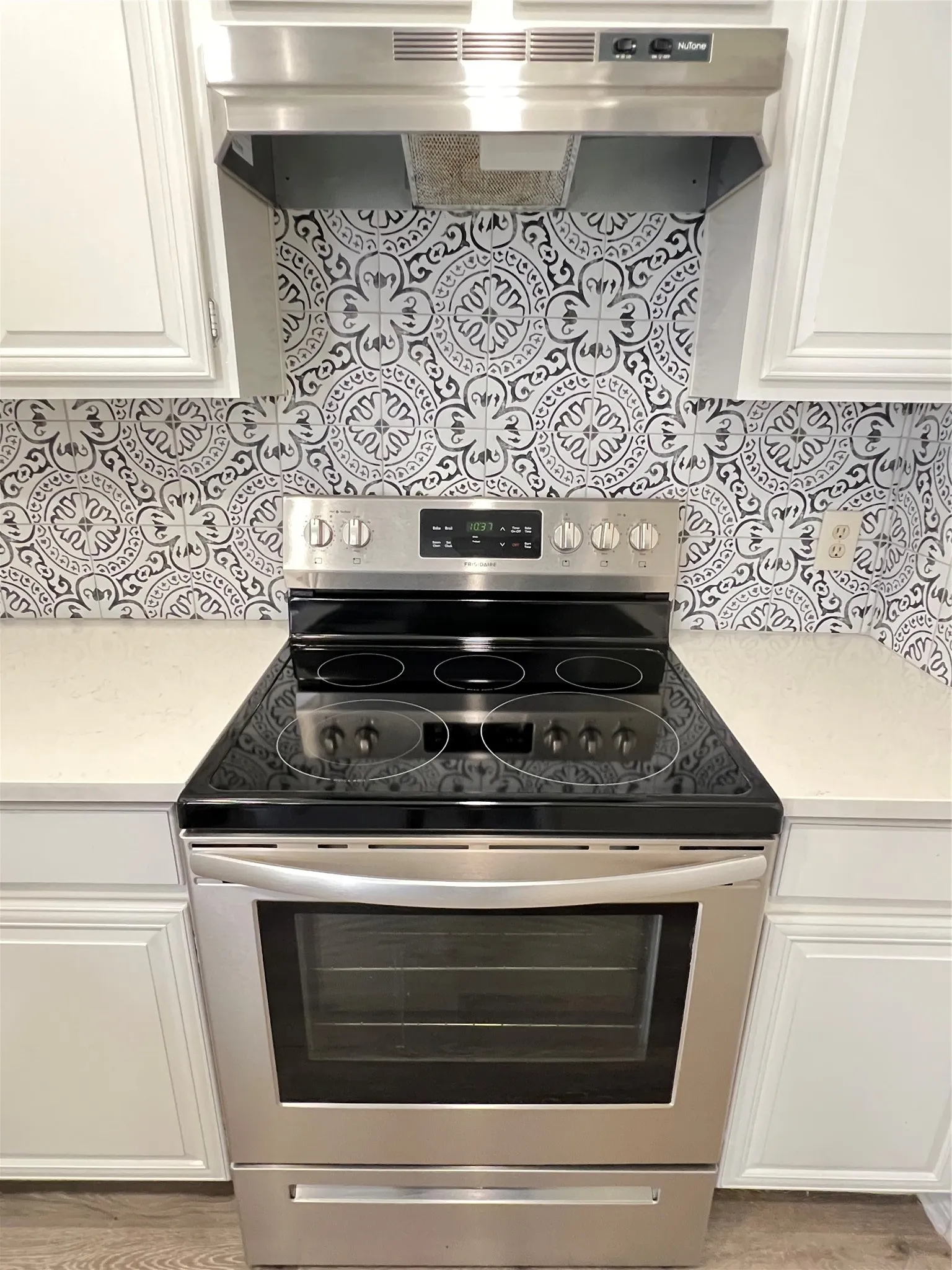 Townhouse For Rent in Dallas County , 10913 Gable Drive, Dallas, Texas 75229, 3 Bedrooms, 2 Bathrooms, 1 Garage spaces, 1,383 Sqft, built in 1984, Price $2,400, mls#21324732, Real Estate Agent in Dallas, Homes For Rent in Dallas county, Homes For Rent in Dallas, Realtor in Dallas Texas, Real Estate Brokerage Independent Realty Texas, Luminita Cordes Realtor