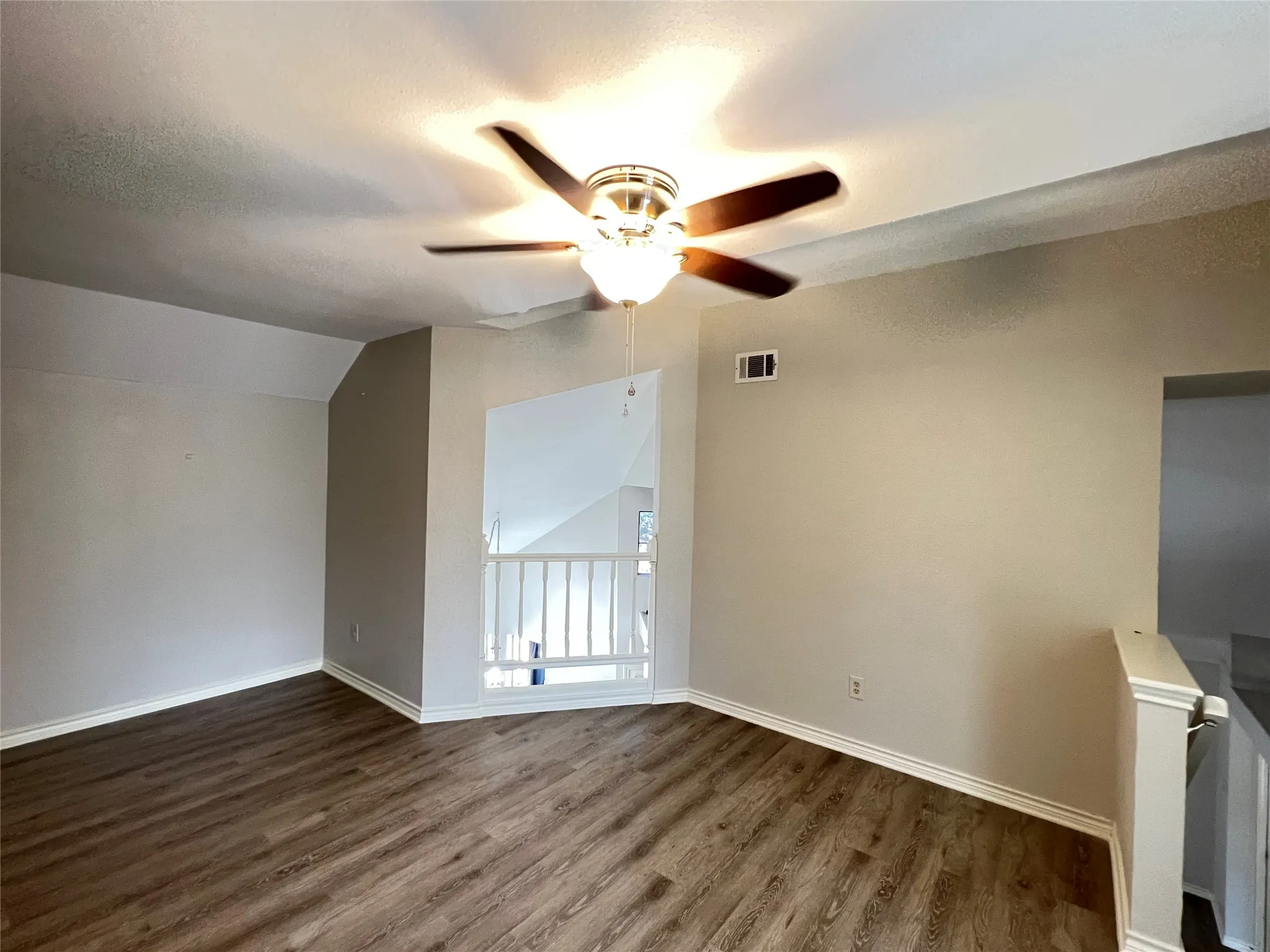 Townhouse For Rent in Dallas County , 10913 Gable Drive, Dallas, Texas 75229, 3 Bedrooms, 2 Bathrooms, 1 Garage spaces, 1,383 Sqft, built in 1984, Price $2,400, mls#21324732, Real Estate Agent in Dallas, Homes For Rent in Dallas county, Homes For Rent in Dallas, Realtor in Dallas Texas, Real Estate Brokerage Independent Realty Texas, Luminita Cordes Realtor