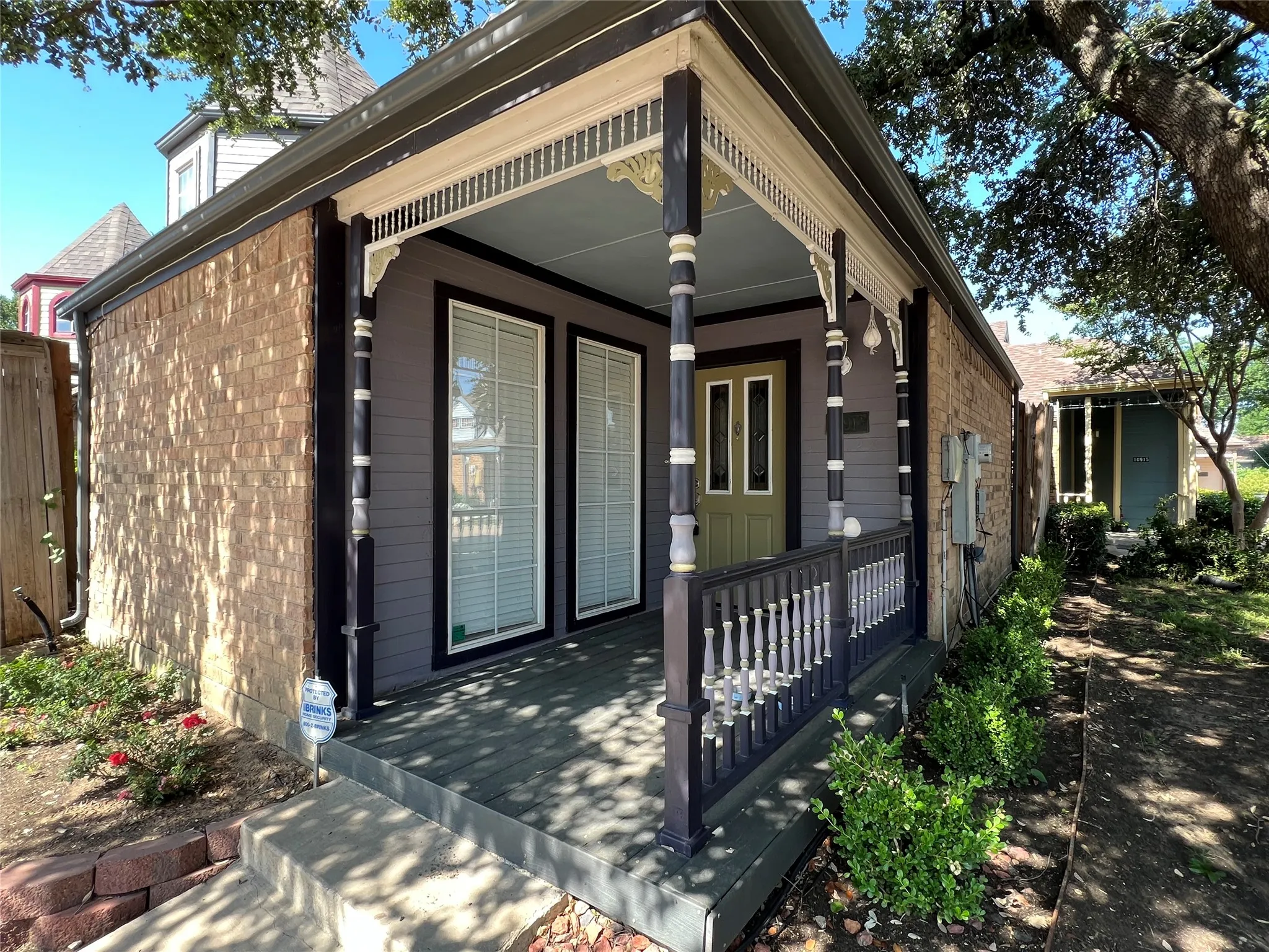 Townhouse For Rent in Dallas County , 10913 Gable Drive, Dallas, Texas 75229, 3 Bedrooms, 2 Bathrooms, 1 Garage spaces, 1,383 Sqft, built in 1984, Price $2,400, mls#21324732, Real Estate Agent in Dallas, Homes For Rent in Dallas county, Homes For Rent in Dallas, Realtor in Dallas Texas, Real Estate Brokerage Independent Realty Texas, Luminita Cordes Realtor