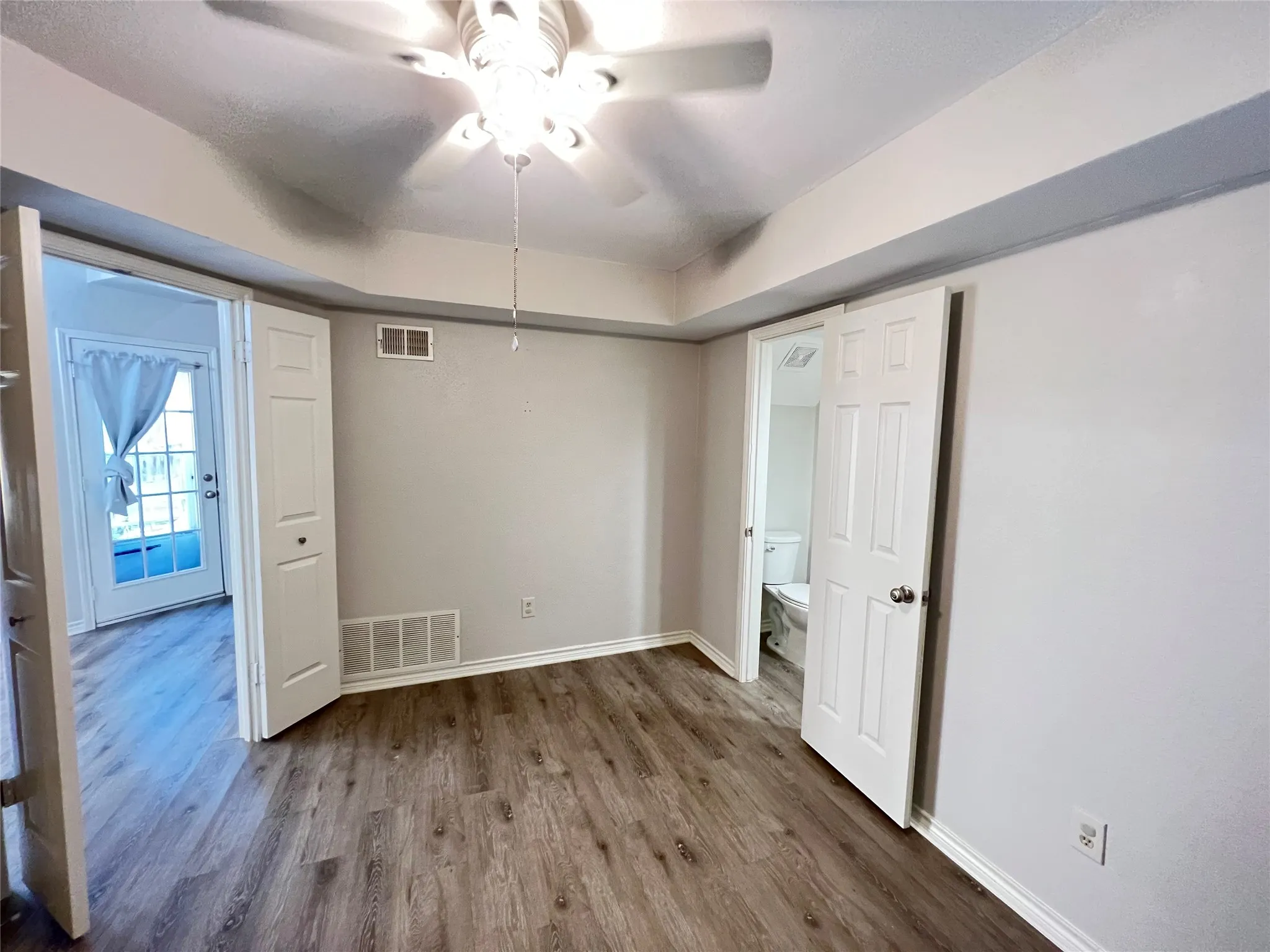 Townhouse For Rent in Dallas County , 10913 Gable Drive, Dallas, Texas 75229, 3 Bedrooms, 2 Bathrooms, 1 Garage spaces, 1,383 Sqft, built in 1984, Price $2,400, mls#21324732, Real Estate Agent in Dallas, Homes For Rent in Dallas county, Homes For Rent in Dallas, Realtor in Dallas Texas, Real Estate Brokerage Independent Realty Texas, Luminita Cordes Realtor