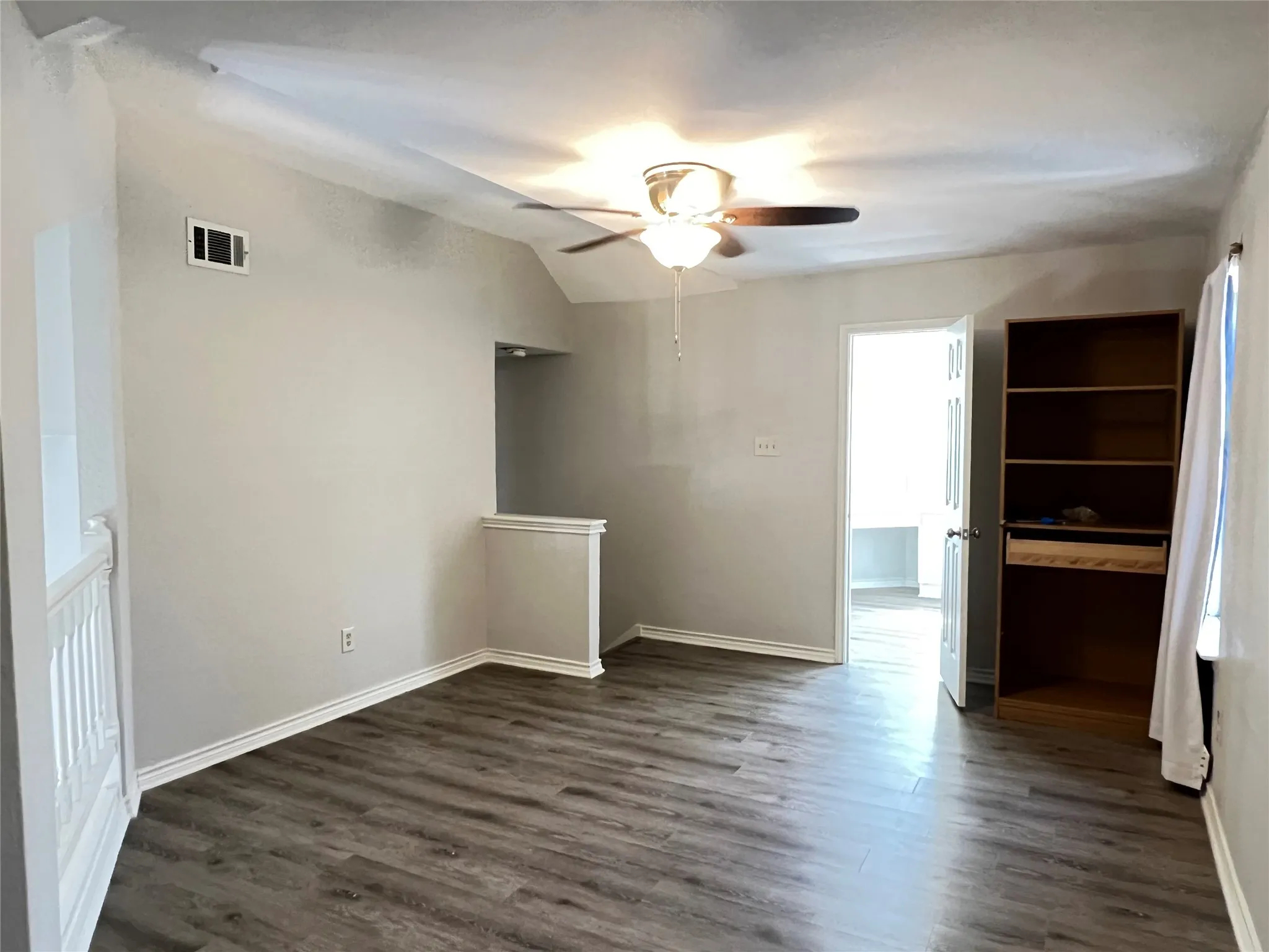 Townhouse For Rent in Dallas County , 10913 Gable Drive, Dallas, Texas 75229, 3 Bedrooms, 2 Bathrooms, 1 Garage spaces, 1,383 Sqft, built in 1984, Price $2,400, mls#21324732, Real Estate Agent in Dallas, Homes For Rent in Dallas county, Homes For Rent in Dallas, Realtor in Dallas Texas, Real Estate Brokerage Independent Realty Texas, Luminita Cordes Realtor