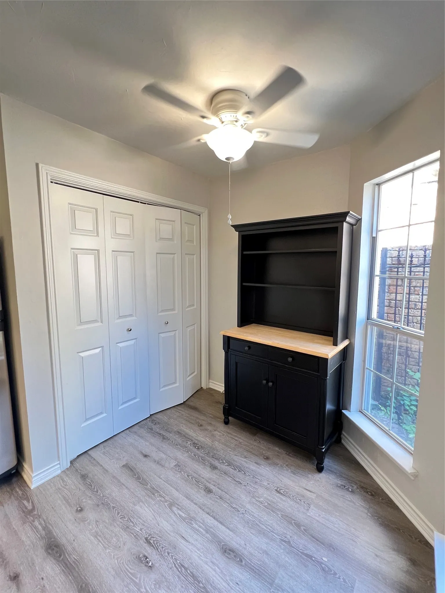Townhouse For Rent in Dallas County , 10913 Gable Drive, Dallas, Texas 75229, 3 Bedrooms, 2 Bathrooms, 1 Garage spaces, 1,383 Sqft, built in 1984, Price $2,400, mls#21324732, Real Estate Agent in Dallas, Homes For Rent in Dallas county, Homes For Rent in Dallas, Realtor in Dallas Texas, Real Estate Brokerage Independent Realty Texas, Luminita Cordes Realtor