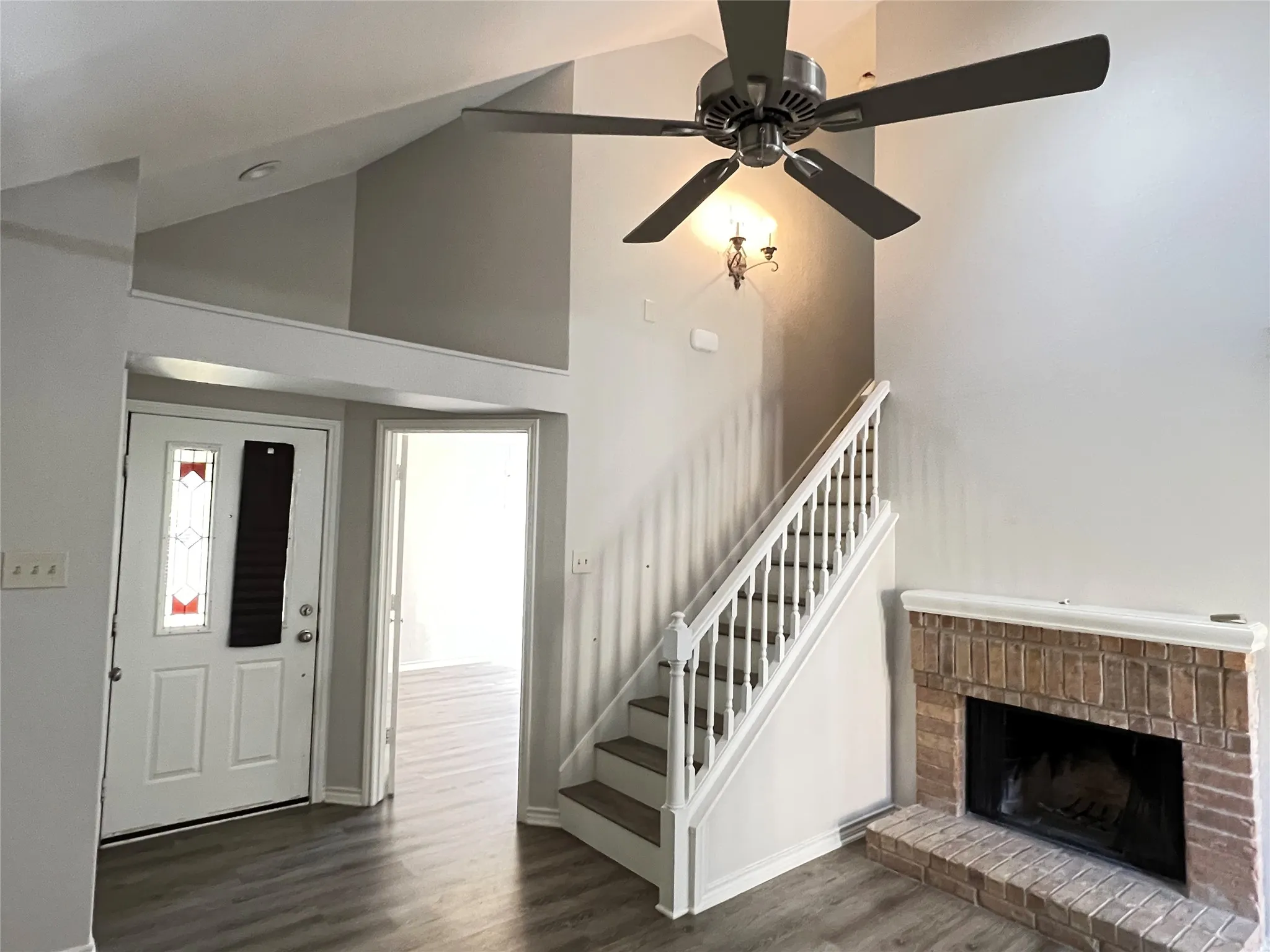 Townhouse For Rent in Dallas County , 10913 Gable Drive, Dallas, Texas 75229, 3 Bedrooms, 2 Bathrooms, 1 Garage spaces, 1,383 Sqft, built in 1984, Price $2,400, mls#21324732, Real Estate Agent in Dallas, Homes For Rent in Dallas county, Homes For Rent in Dallas, Realtor in Dallas Texas, Real Estate Brokerage Independent Realty Texas, Luminita Cordes Realtor