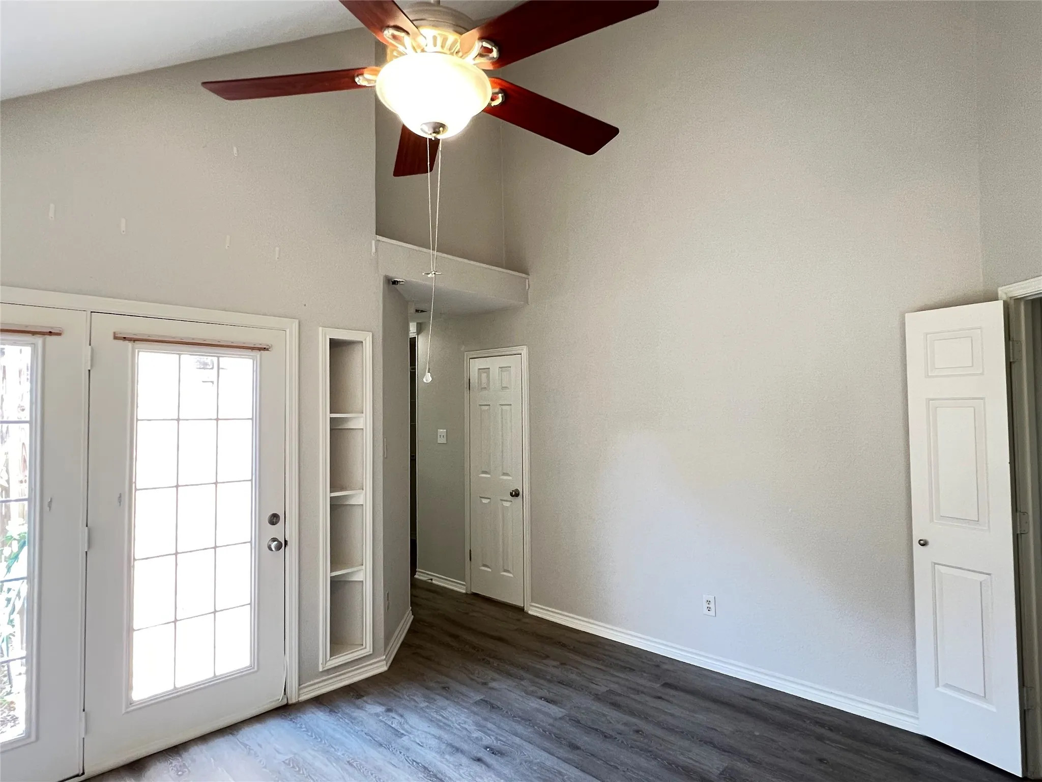 Townhouse For Rent in Dallas County , 10913 Gable Drive, Dallas, Texas 75229, 3 Bedrooms, 2 Bathrooms, 1 Garage spaces, 1,383 Sqft, built in 1984, Price $2,400, mls#21324732, Real Estate Agent in Dallas, Homes For Rent in Dallas county, Homes For Rent in Dallas, Realtor in Dallas Texas, Real Estate Brokerage Independent Realty Texas, Luminita Cordes Realtor