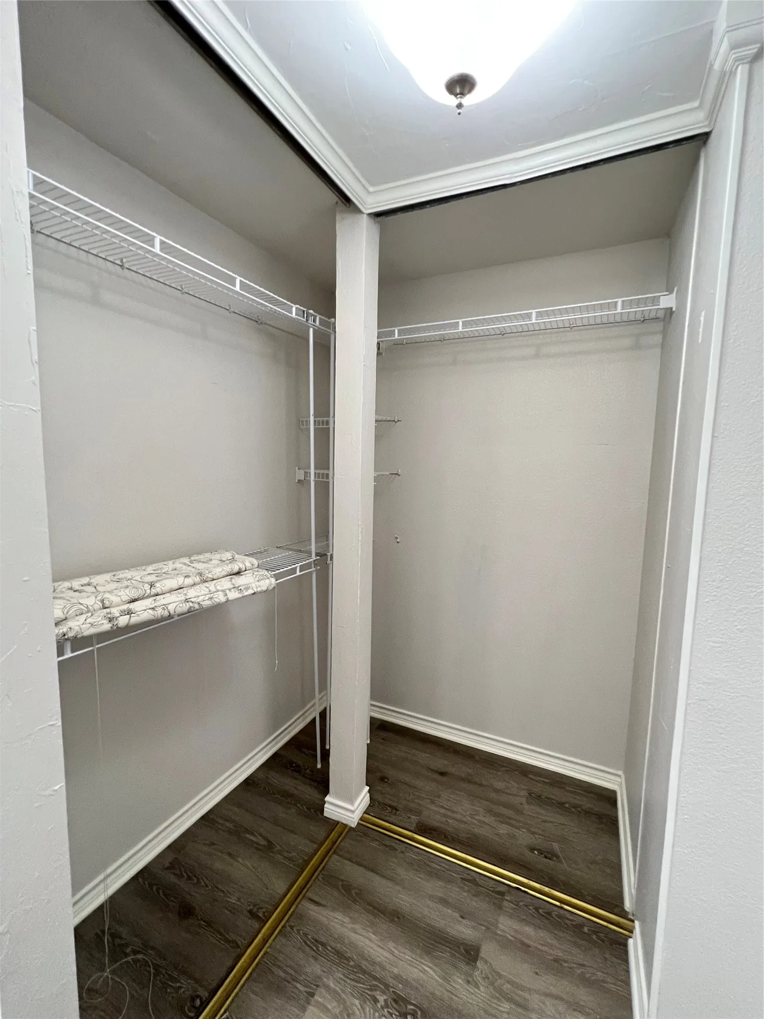 Townhouse For Rent in Dallas County , 10913 Gable Drive, Dallas, Texas 75229, 3 Bedrooms, 2 Bathrooms, 1 Garage spaces, 1,383 Sqft, built in 1984, Price $2,400, mls#21324732, Real Estate Agent in Dallas, Homes For Rent in Dallas county, Homes For Rent in Dallas, Realtor in Dallas Texas, Real Estate Brokerage Independent Realty Texas, Luminita Cordes Realtor