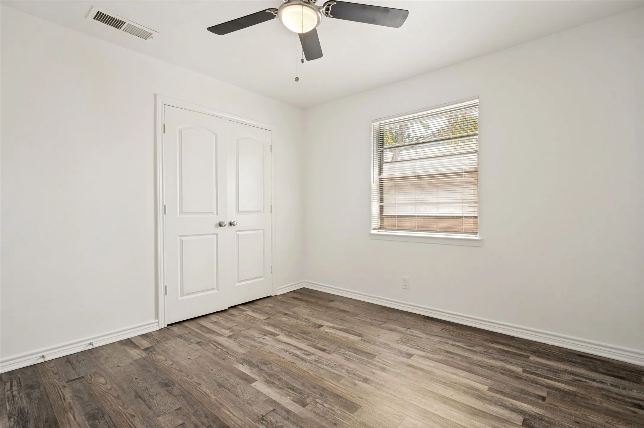 Single Family Residence For Sale in Dallas County , 706 Goodyear Street, Irving, Texas 75062, 3 Bedrooms, 2 Bathrooms, 2 Garage spaces, 1,588 Sqft, built in 1961, Price $324,900, mls#21324736, Real Estate Agent in Irving, Homes For Sale in Dallas county, Homes For Sale in Irving, Realtor in Irving Texas, Real Estate Brokerage Independent Realty Texas, Luminita Cordes Realtor