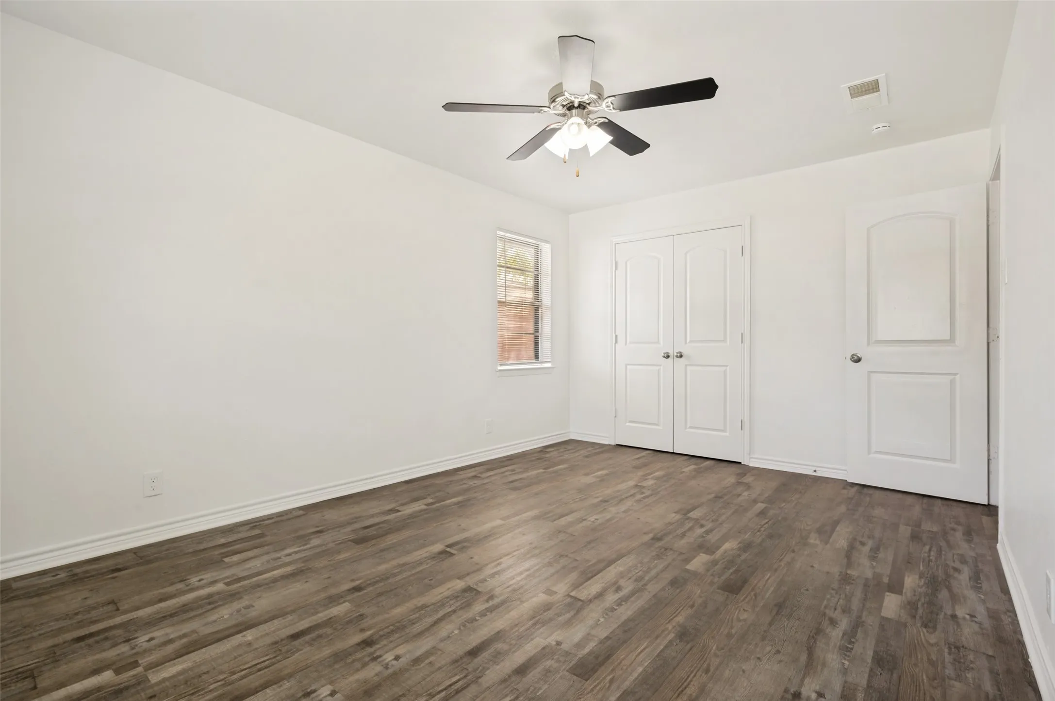 Single Family Residence For Sale in Dallas County , 706 Goodyear Street, Irving, Texas 75062, 3 Bedrooms, 2 Bathrooms, 2 Garage spaces, 1,588 Sqft, built in 1961, Price $324,900, mls#21324736, Real Estate Agent in Irving, Homes For Sale in Dallas county, Homes For Sale in Irving, Realtor in Irving Texas, Real Estate Brokerage Independent Realty Texas, Luminita Cordes Realtor