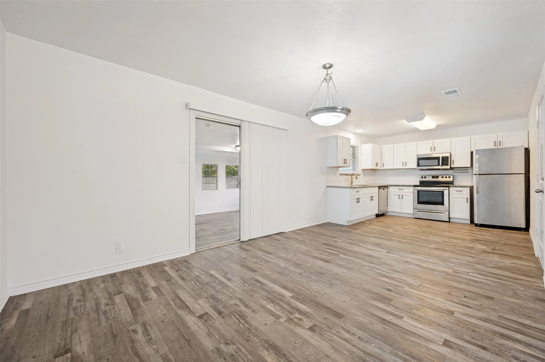 Single Family Residence For Sale in Dallas County , 706 Goodyear Street, Irving, Texas 75062, 3 Bedrooms, 2 Bathrooms, 2 Garage spaces, 1,588 Sqft, built in 1961, Price $324,900, mls#21324736, Real Estate Agent in Irving, Homes For Sale in Dallas county, Homes For Sale in Irving, Realtor in Irving Texas, Real Estate Brokerage Independent Realty Texas, Luminita Cordes Realtor