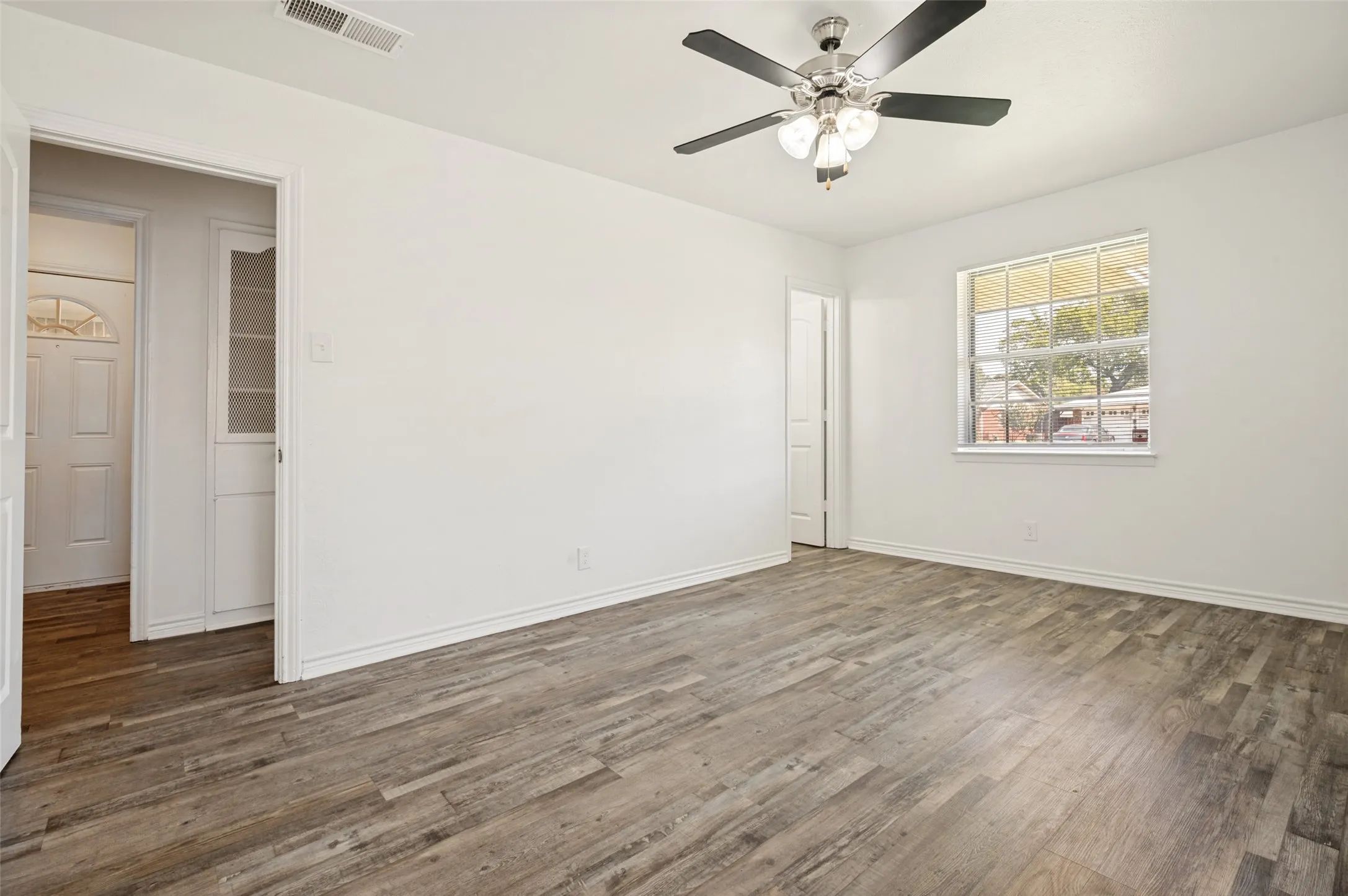 Single Family Residence For Sale in Dallas County , 706 Goodyear Street, Irving, Texas 75062, 3 Bedrooms, 2 Bathrooms, 2 Garage spaces, 1,588 Sqft, built in 1961, Price $324,900, mls#21324736, Real Estate Agent in Irving, Homes For Sale in Dallas county, Homes For Sale in Irving, Realtor in Irving Texas, Real Estate Brokerage Independent Realty Texas, Luminita Cordes Realtor