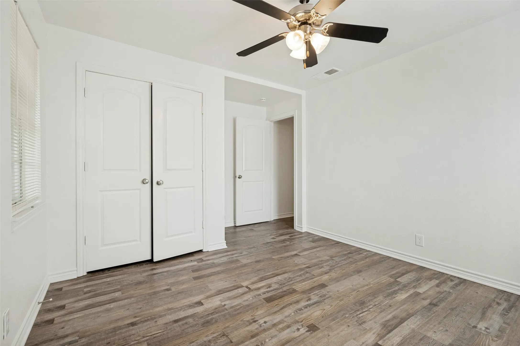 Single Family Residence For Sale in Dallas County , 706 Goodyear Street, Irving, Texas 75062, 3 Bedrooms, 2 Bathrooms, 2 Garage spaces, 1,588 Sqft, built in 1961, Price $324,900, mls#21324736, Real Estate Agent in Irving, Homes For Sale in Dallas county, Homes For Sale in Irving, Realtor in Irving Texas, Real Estate Brokerage Independent Realty Texas, Luminita Cordes Realtor