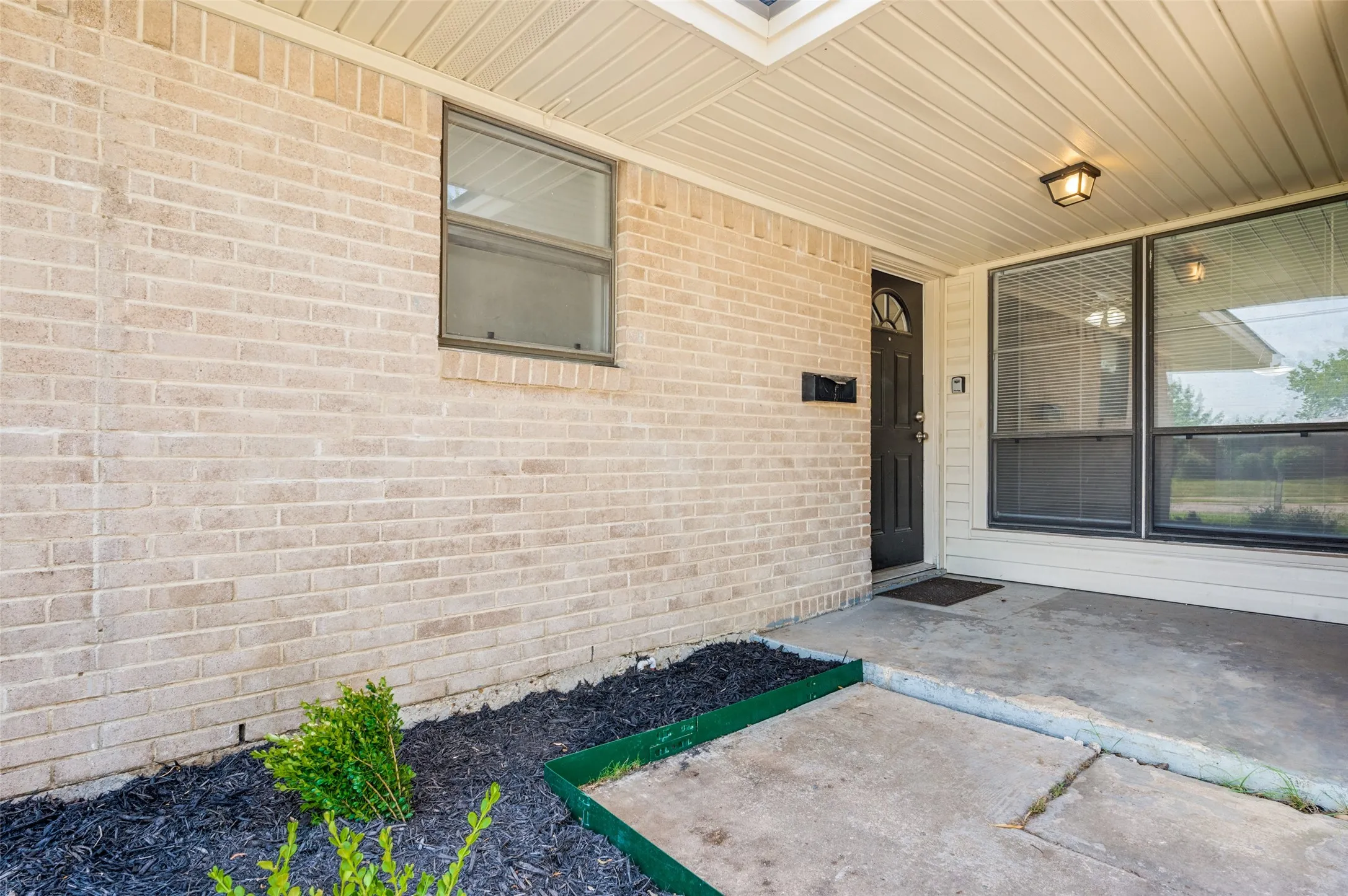 Single Family Residence For Sale in Dallas County , 706 Goodyear Street, Irving, Texas 75062, 3 Bedrooms, 2 Bathrooms, 2 Garage spaces, 1,588 Sqft, built in 1961, Price $324,900, mls#21324736, Real Estate Agent in Irving, Homes For Sale in Dallas county, Homes For Sale in Irving, Realtor in Irving Texas, Real Estate Brokerage Independent Realty Texas, Luminita Cordes Realtor