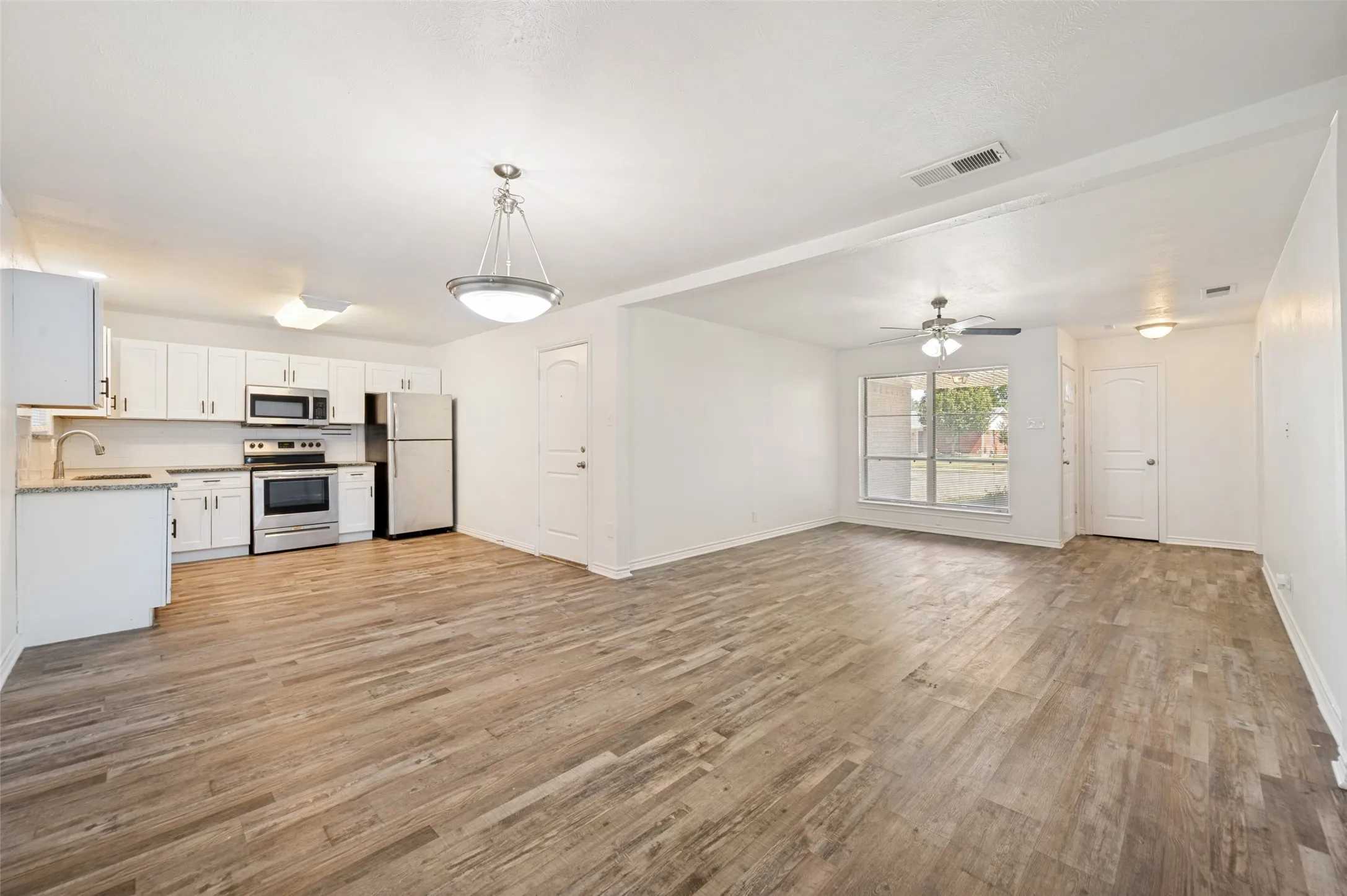 Single Family Residence For Sale in Dallas County , 706 Goodyear Street, Irving, Texas 75062, 3 Bedrooms, 2 Bathrooms, 2 Garage spaces, 1,588 Sqft, built in 1961, Price $324,900, mls#21324736, Real Estate Agent in Irving, Homes For Sale in Dallas county, Homes For Sale in Irving, Realtor in Irving Texas, Real Estate Brokerage Independent Realty Texas, Luminita Cordes Realtor