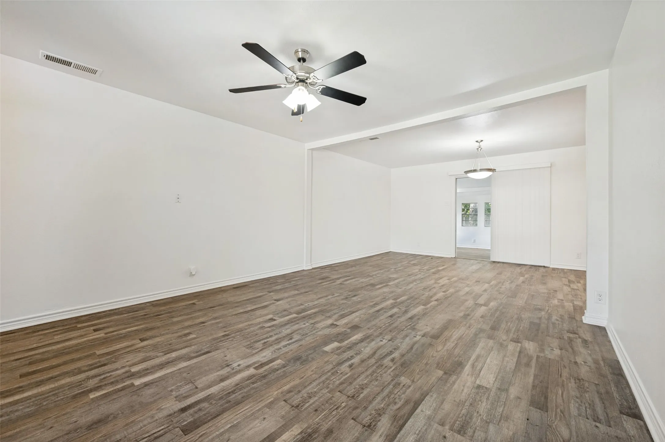 Single Family Residence For Sale in Dallas County , 706 Goodyear Street, Irving, Texas 75062, 3 Bedrooms, 2 Bathrooms, 2 Garage spaces, 1,588 Sqft, built in 1961, Price $324,900, mls#21324736, Real Estate Agent in Irving, Homes For Sale in Dallas county, Homes For Sale in Irving, Realtor in Irving Texas, Real Estate Brokerage Independent Realty Texas, Luminita Cordes Realtor