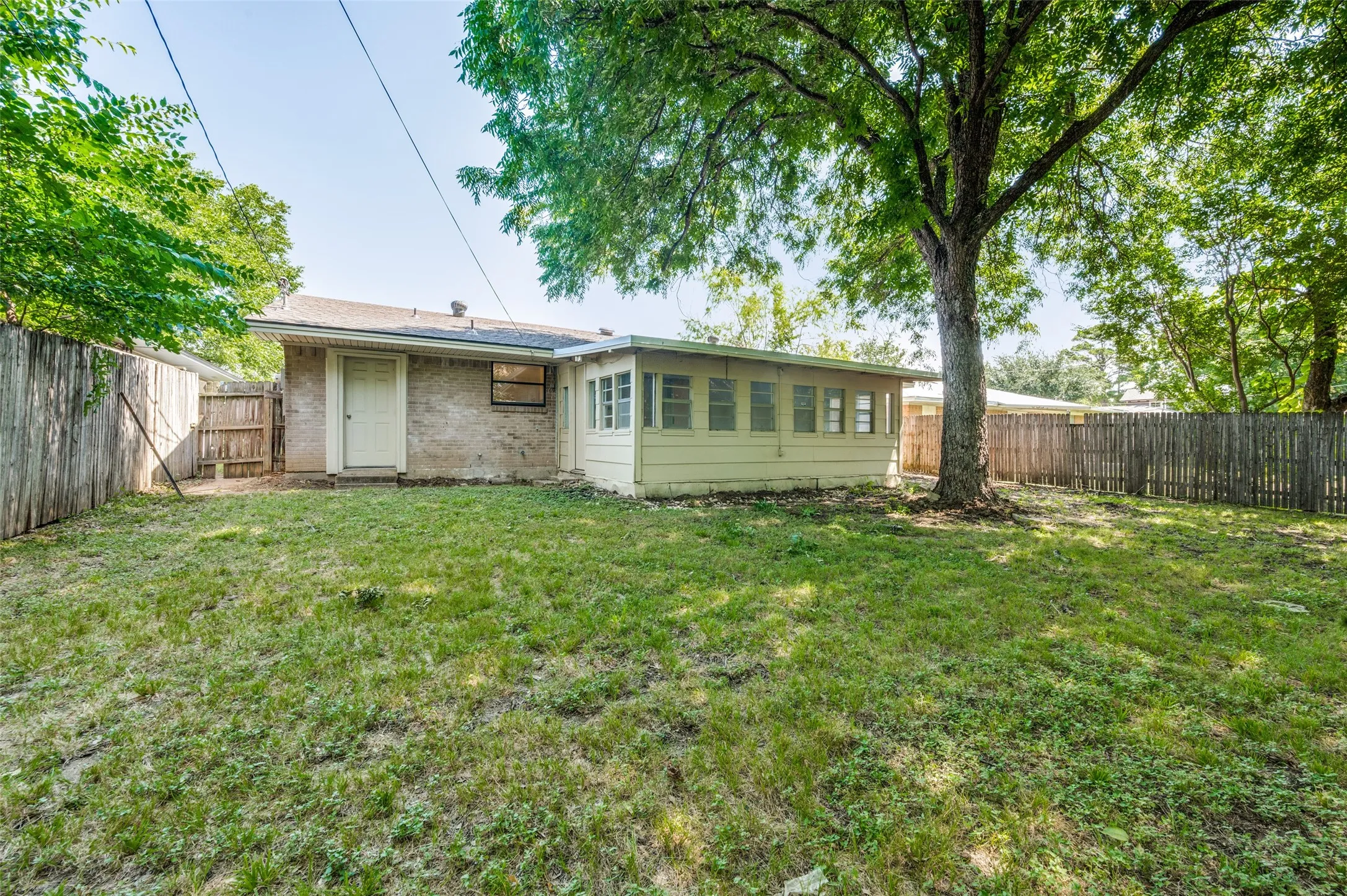 Single Family Residence For Sale in Dallas County , 706 Goodyear Street, Irving, Texas 75062, 3 Bedrooms, 2 Bathrooms, 2 Garage spaces, 1,588 Sqft, built in 1961, Price $324,900, mls#21324736, Real Estate Agent in Irving, Homes For Sale in Dallas county, Homes For Sale in Irving, Realtor in Irving Texas, Real Estate Brokerage Independent Realty Texas, Luminita Cordes Realtor