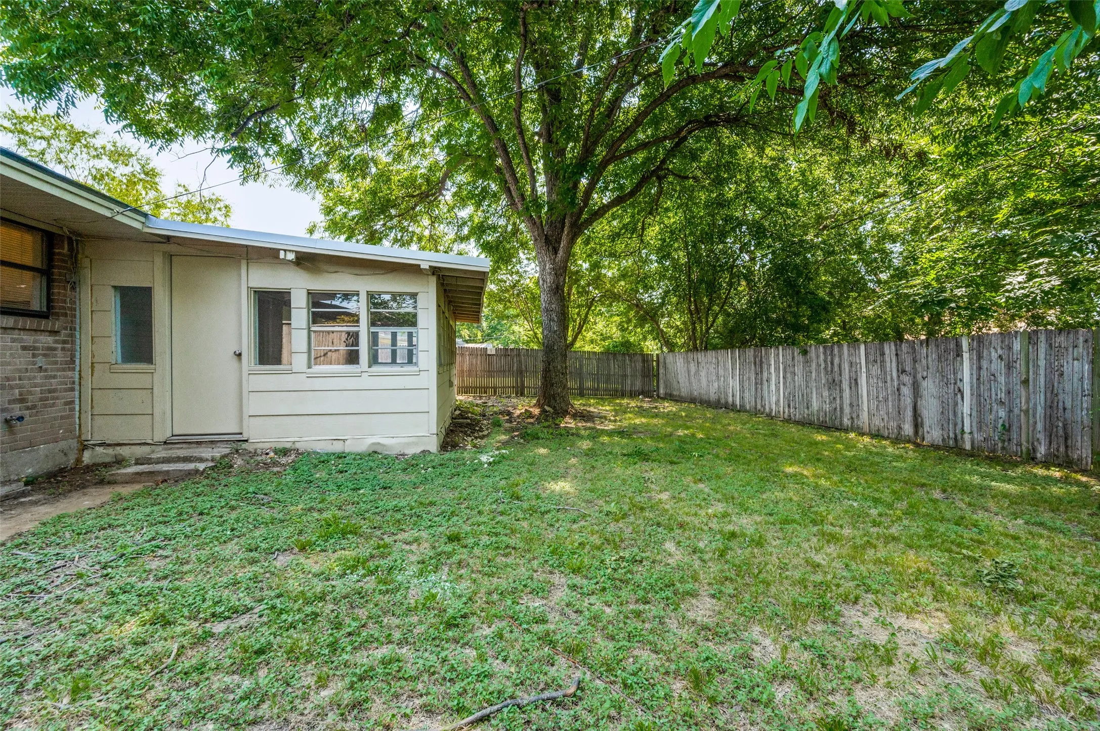 Single Family Residence For Sale in Dallas County , 706 Goodyear Street, Irving, Texas 75062, 3 Bedrooms, 2 Bathrooms, 2 Garage spaces, 1,588 Sqft, built in 1961, Price $324,900, mls#21324736, Real Estate Agent in Irving, Homes For Sale in Dallas county, Homes For Sale in Irving, Realtor in Irving Texas, Real Estate Brokerage Independent Realty Texas, Luminita Cordes Realtor