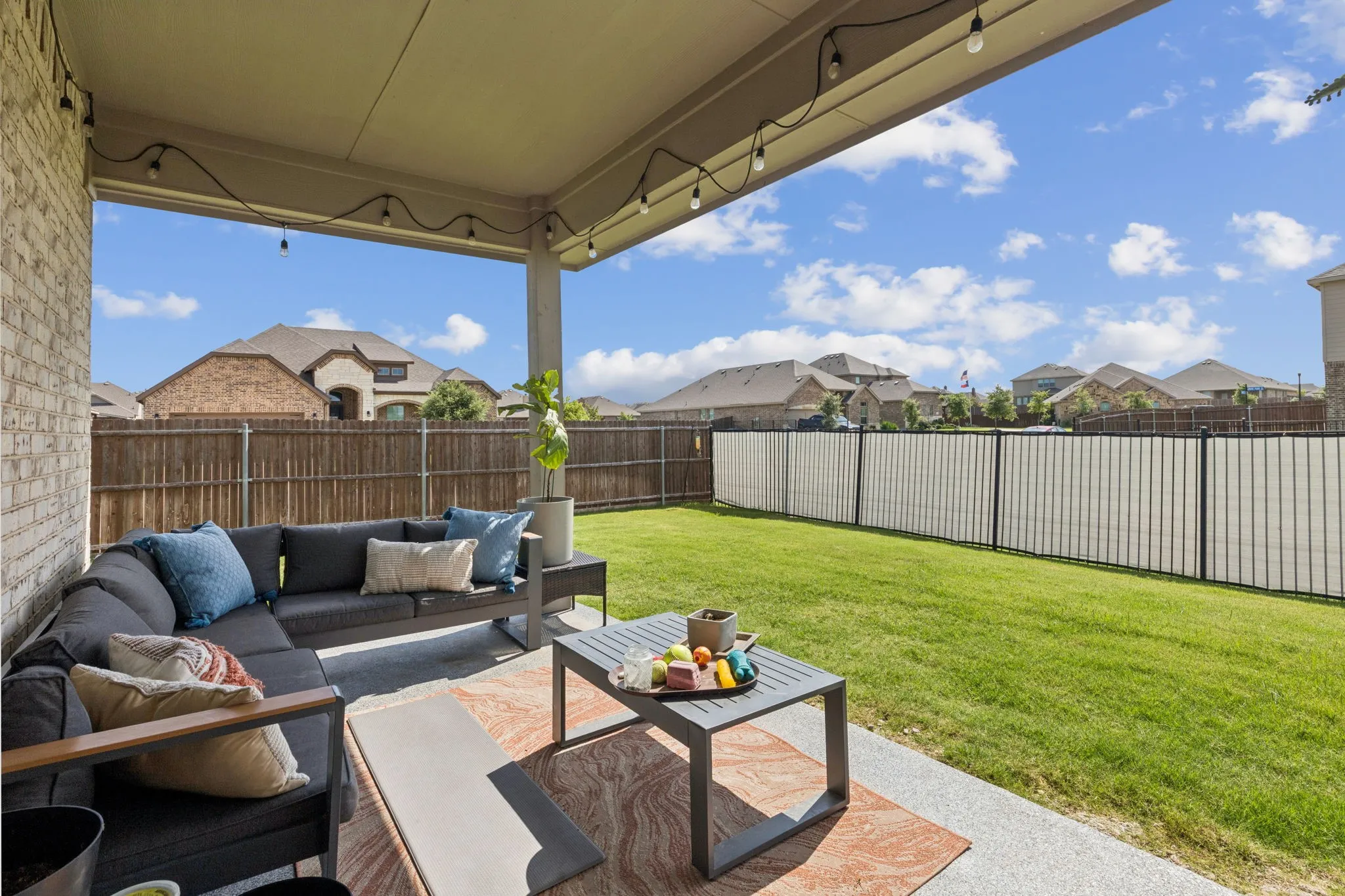 Single Family Residence For Sale in Ellis County , 622 Summer Grove Drive, Midlothian, Texas 76065, 5 Bedroom, 4 Bathroom, 3 Garage spaces, 3,164 Sqft, built in 2021, mls#21322130, Real Estate Agent in Midlothian, Homes For Sale in Ellis county, Homes For Sale in Midlothian, Realtor in Midlothian Texas, Real Estate Brokerage Independent Realty Texas, Luminita Cordes Realtor
