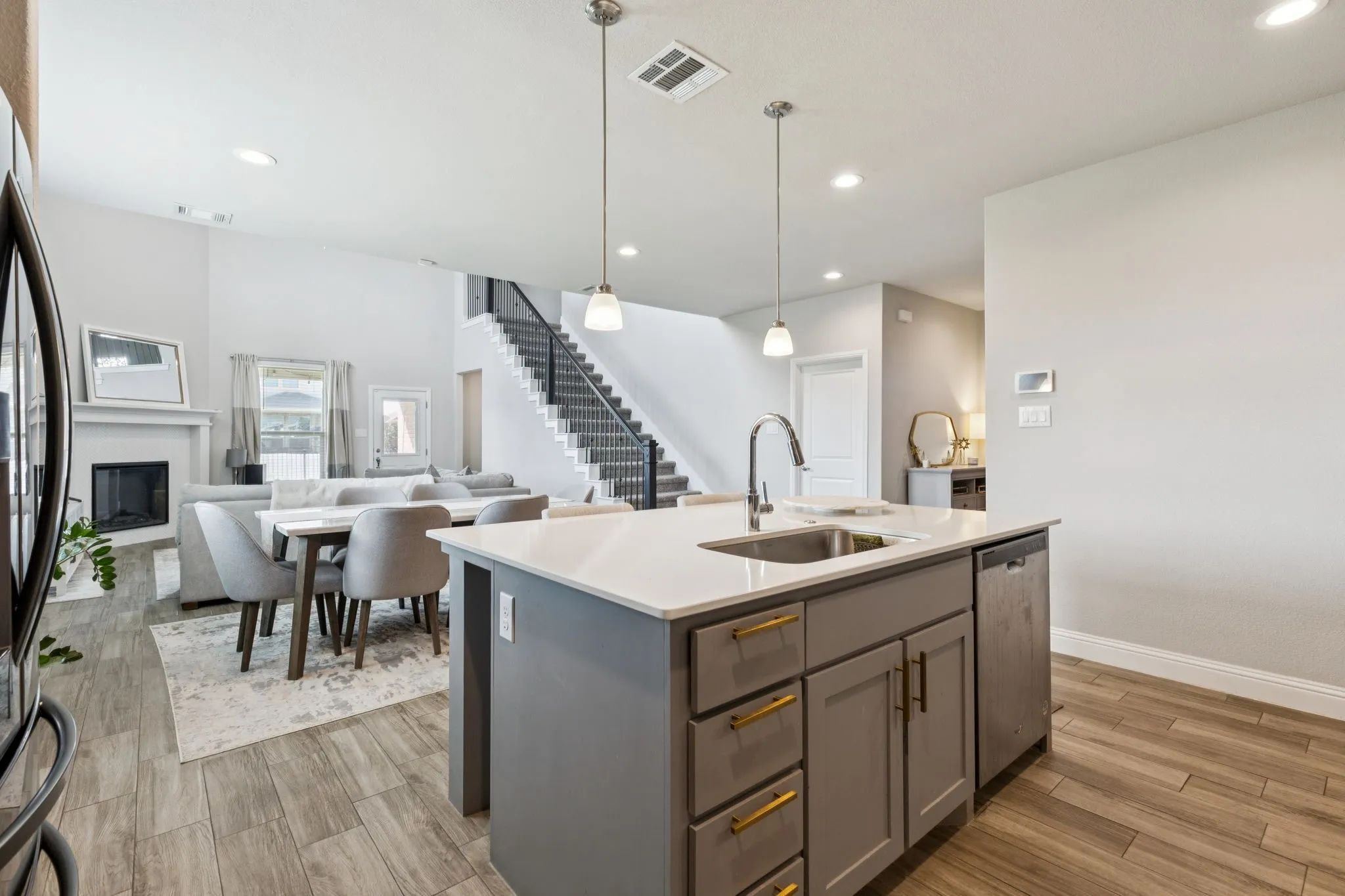 Single Family Residence For Sale in Ellis County , 622 Summer Grove Drive, Midlothian, Texas 76065, 5 Bedroom, 4 Bathroom, 3 Garage spaces, 3,164 Sqft, built in 2021, mls#21322130, Real Estate Agent in Midlothian, Homes For Sale in Ellis county, Homes For Sale in Midlothian, Realtor in Midlothian Texas, Real Estate Brokerage Independent Realty Texas, Luminita Cordes Realtor