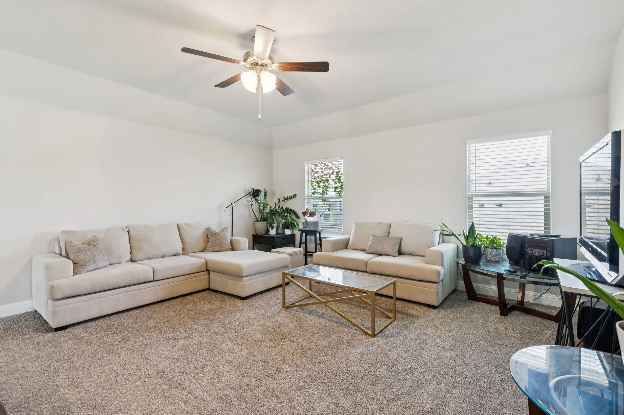 Single Family Residence For Sale in Ellis County , 622 Summer Grove Drive, Midlothian, Texas 76065, 5 Bedroom, 4 Bathroom, 3 Garage spaces, 3,164 Sqft, built in 2021, mls#21322130, Real Estate Agent in Midlothian, Homes For Sale in Ellis county, Homes For Sale in Midlothian, Realtor in Midlothian Texas, Real Estate Brokerage Independent Realty Texas, Luminita Cordes Realtor