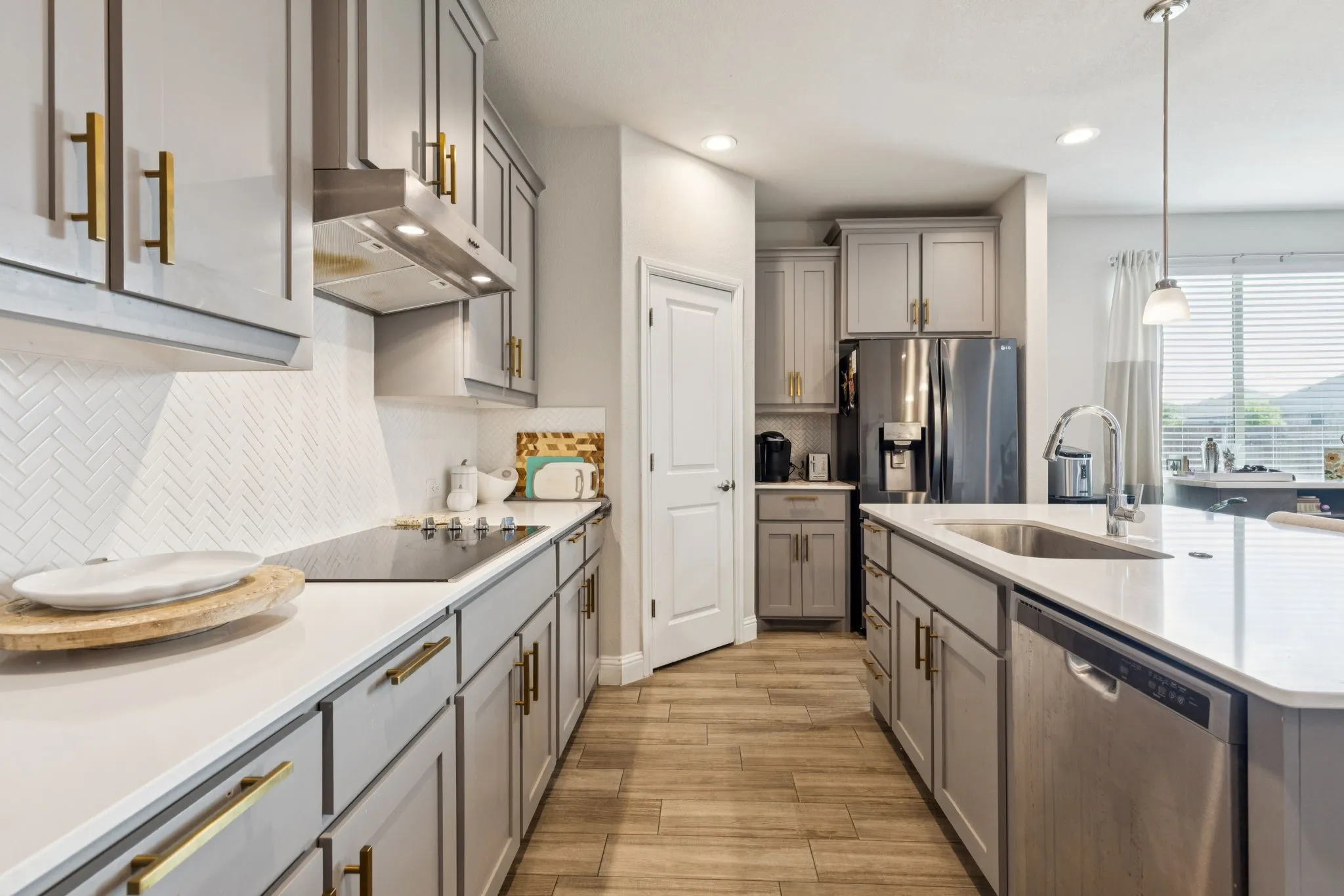 Single Family Residence For Sale in Ellis County , 622 Summer Grove Drive, Midlothian, Texas 76065, 5 Bedroom, 4 Bathroom, 3 Garage spaces, 3,164 Sqft, built in 2021, mls#21322130, Real Estate Agent in Midlothian, Homes For Sale in Ellis county, Homes For Sale in Midlothian, Realtor in Midlothian Texas, Real Estate Brokerage Independent Realty Texas, Luminita Cordes Realtor