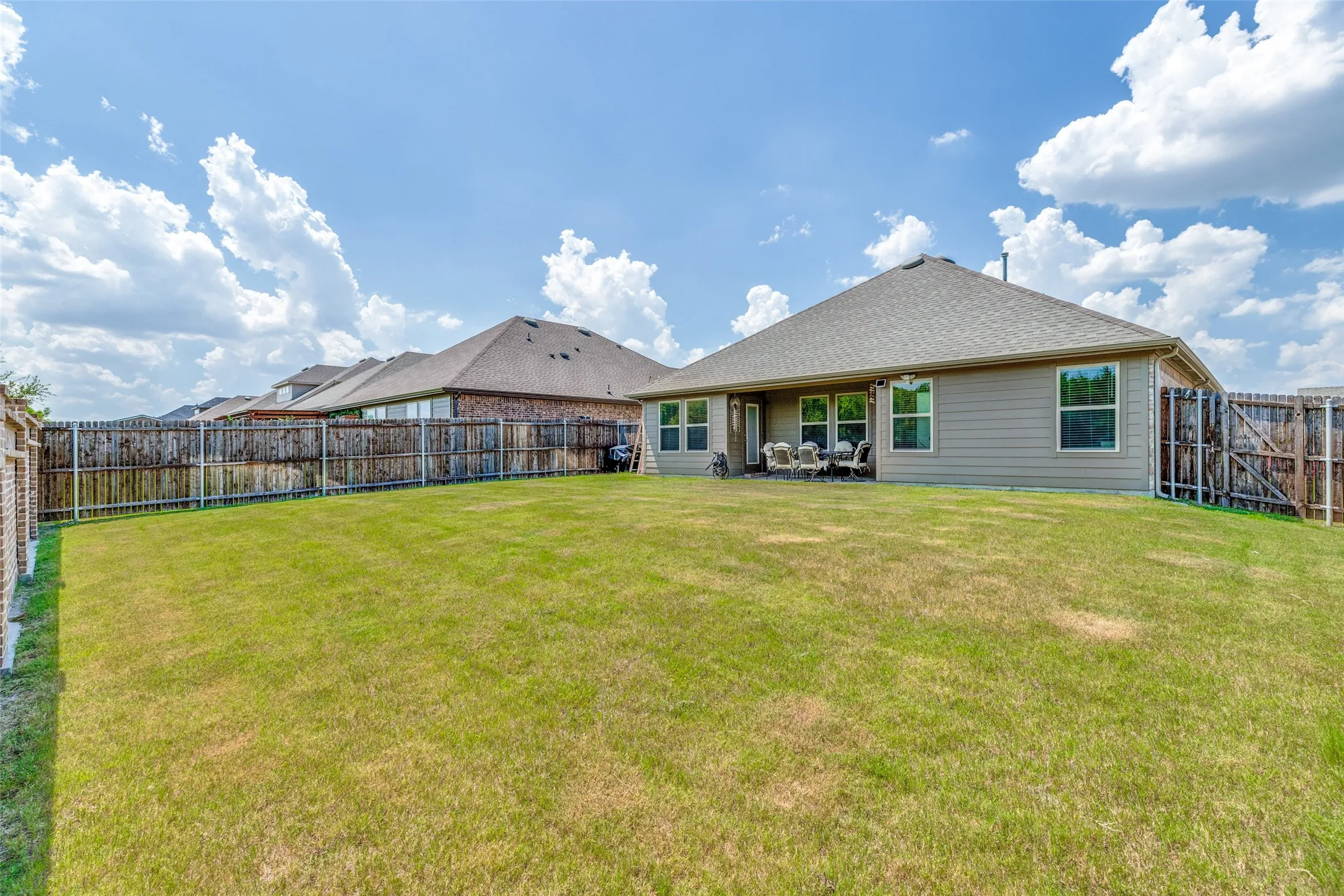 Single Family Residence For Sale in Collin County , 523 Summit Pass Lane, Princeton, Texas 75407, 3 Bedroom, 2 Bathroom, 2 Garage spaces, 1,480 Sqft, built in 2022, mls#21324675, Real Estate Agent in Princeton, Homes For Sale in Collin county, Homes For Sale in Princeton, Realtor in Princeton Texas, Real Estate Brokerage Independent Realty Texas, Luminita Cordes Realtor