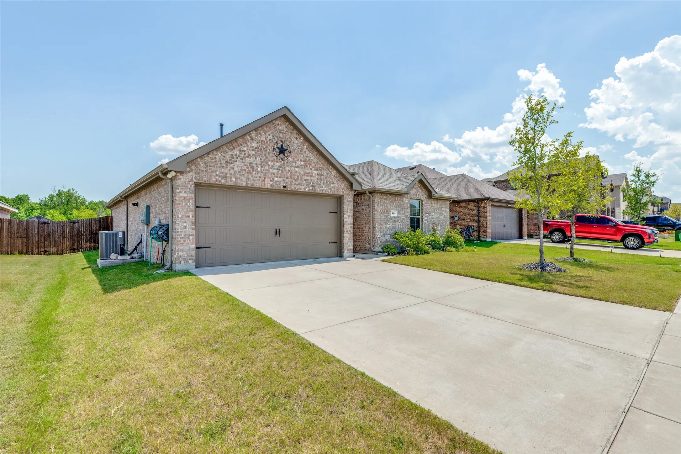 Single Family Residence For Sale in Collin County , 523 Summit Pass Lane, Princeton, Texas 75407, 3 Bedroom, 2 Bathroom, 2 Garage spaces, 1,480 Sqft, built in 2022, mls#21324675, Real Estate Agent in Princeton, Homes For Sale in Collin county, Homes For Sale in Princeton, Realtor in Princeton Texas, Real Estate Brokerage Independent Realty Texas, Luminita Cordes Realtor