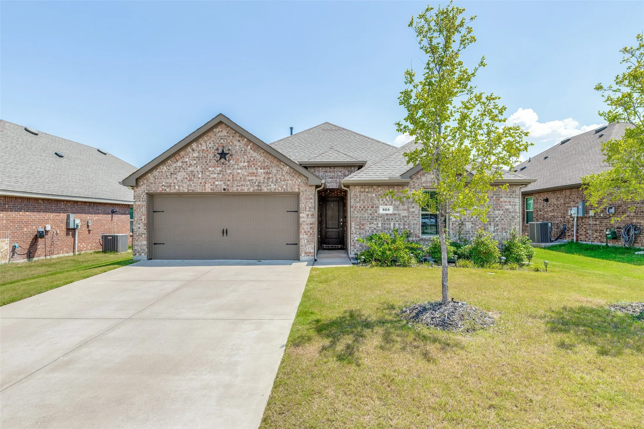 Single Family Residence For Sale in Collin County , 523 Summit Pass Lane, Princeton, Texas 75407, 3 Bedroom, 2 Bathroom, 2 Garage spaces, 1,480 Sqft, built in 2022, mls#21324675, Real Estate Agent in Princeton, Homes For Sale in Collin county, Homes For Sale in Princeton, Realtor in Princeton Texas, Real Estate Brokerage Independent Realty Texas, Luminita Cordes Realtor