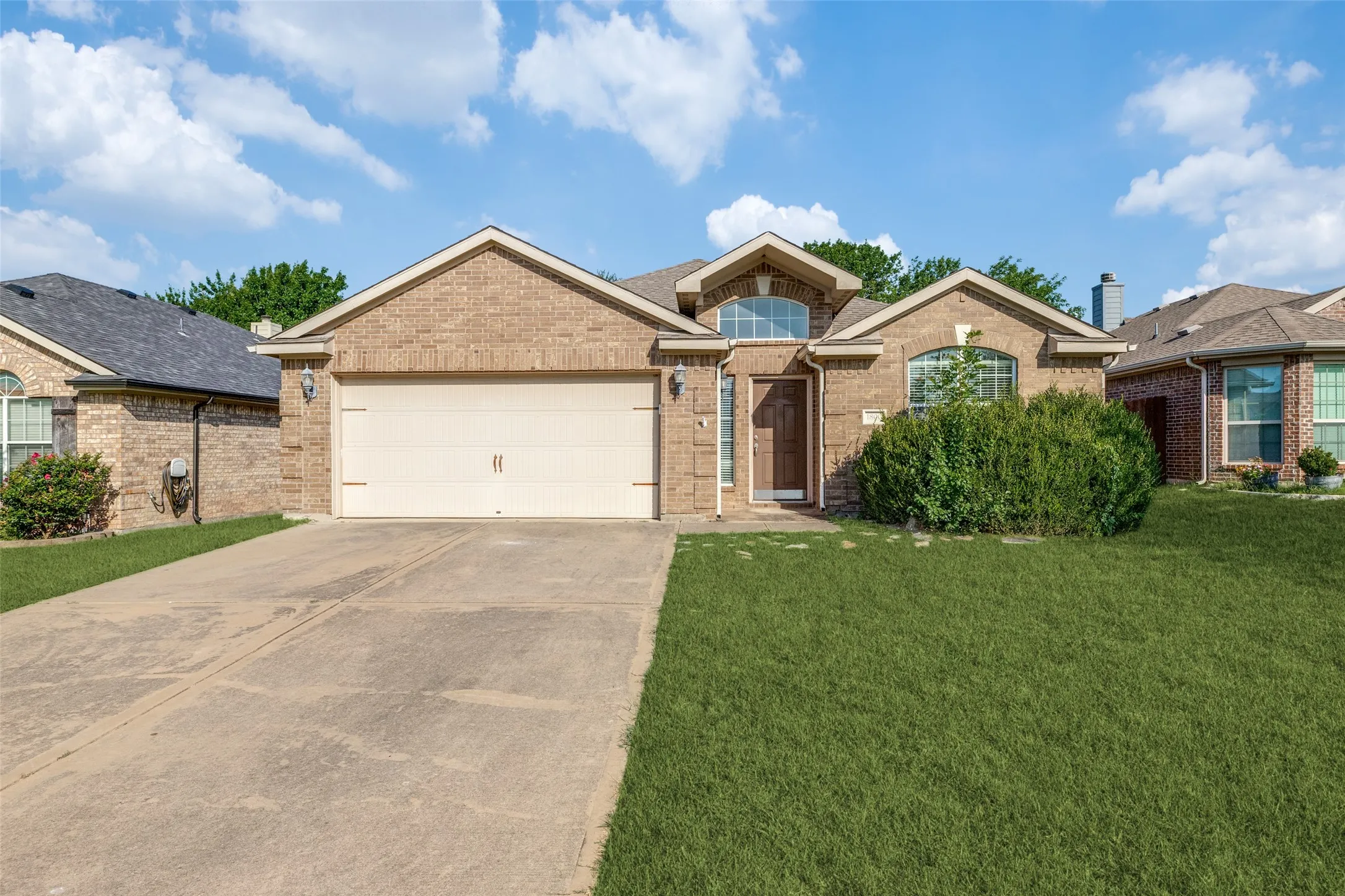 Single Family Residence For Rent in Collin County , 1800 Black Willow Trail, Anna, Texas 75409, 3 Bedroom, 2 Bathroom, 2 Garage spaces, 1,467 Sqft, built in 2012, mls#21324678, Real Estate Agent in Anna, Homes For Rent in Collin county, Homes For Rent in Anna, Realtor in Anna Texas, Real Estate Brokerage Independent Realty Texas, Luminita Cordes Realtor