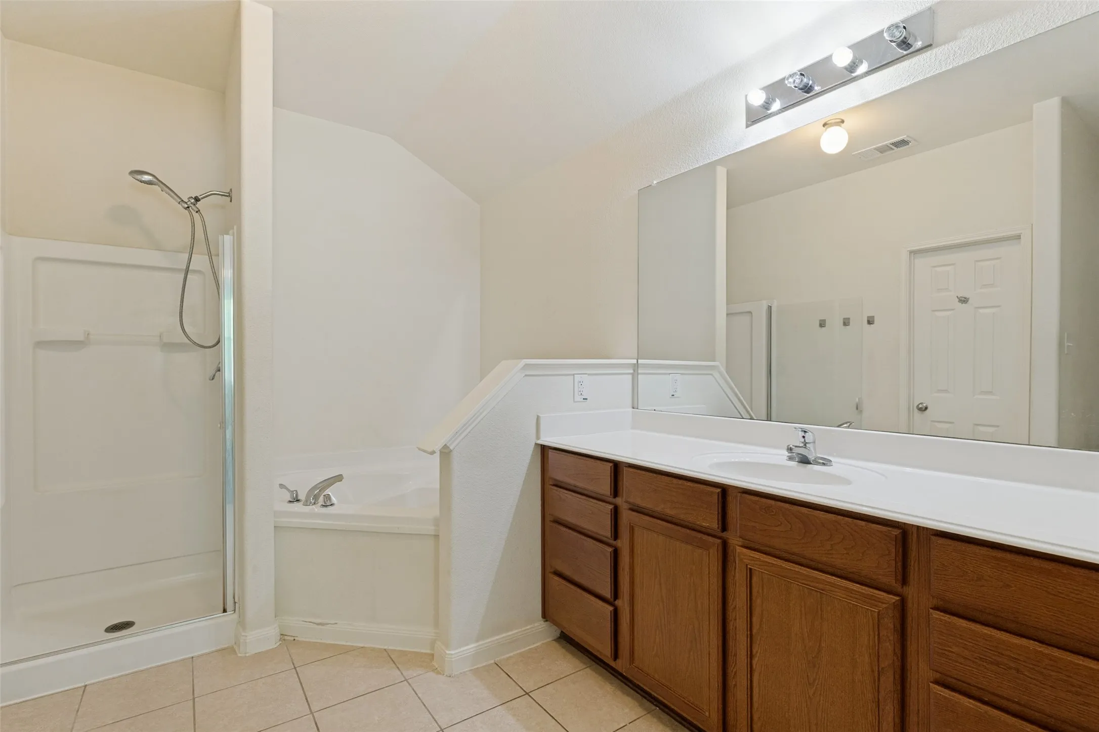 Single Family Residence For Rent in Collin County , 1800 Black Willow Trail, Anna, Texas 75409, 3 Bedroom, 2 Bathroom, 2 Garage spaces, 1,467 Sqft, built in 2012, mls#21324678, Real Estate Agent in Anna, Homes For Rent in Collin county, Homes For Rent in Anna, Realtor in Anna Texas, Real Estate Brokerage Independent Realty Texas, Luminita Cordes Realtor