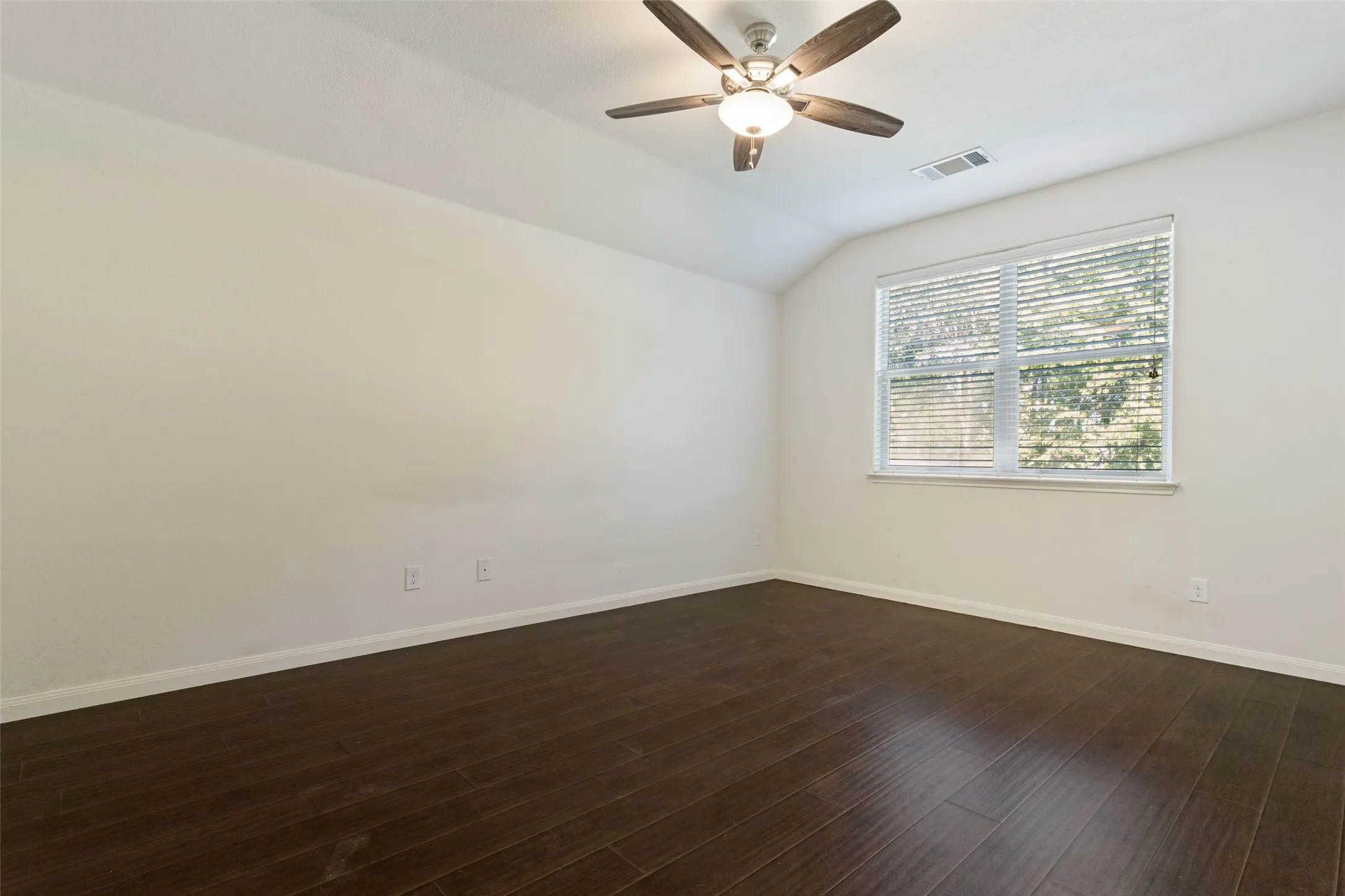 Single Family Residence For Rent in Collin County , 1800 Black Willow Trail, Anna, Texas 75409, 3 Bedroom, 2 Bathroom, 2 Garage spaces, 1,467 Sqft, built in 2012, mls#21324678, Real Estate Agent in Anna, Homes For Rent in Collin county, Homes For Rent in Anna, Realtor in Anna Texas, Real Estate Brokerage Independent Realty Texas, Luminita Cordes Realtor
