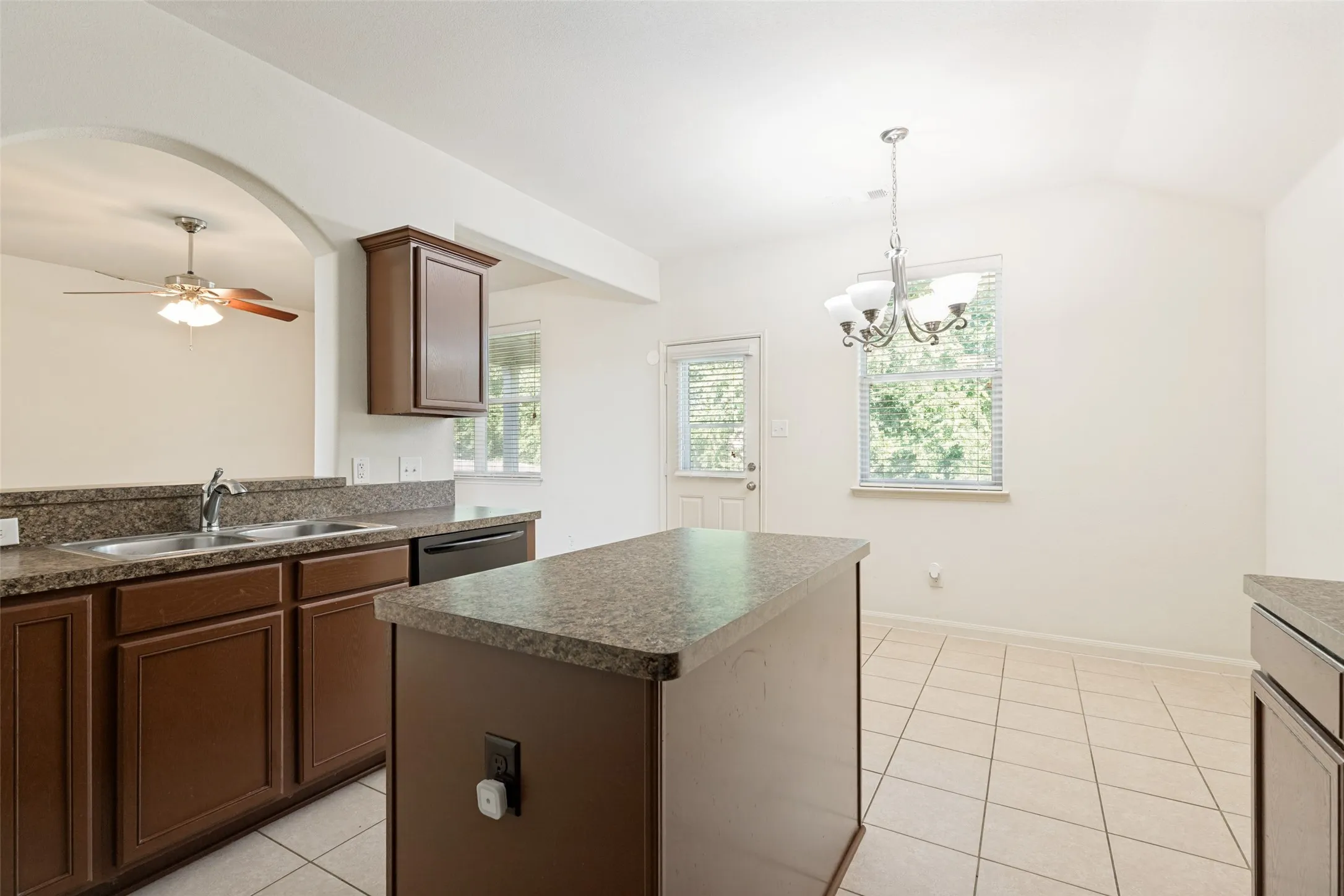 Single Family Residence For Rent in Collin County , 1800 Black Willow Trail, Anna, Texas 75409, 3 Bedroom, 2 Bathroom, 2 Garage spaces, 1,467 Sqft, built in 2012, mls#21324678, Real Estate Agent in Anna, Homes For Rent in Collin county, Homes For Rent in Anna, Realtor in Anna Texas, Real Estate Brokerage Independent Realty Texas, Luminita Cordes Realtor